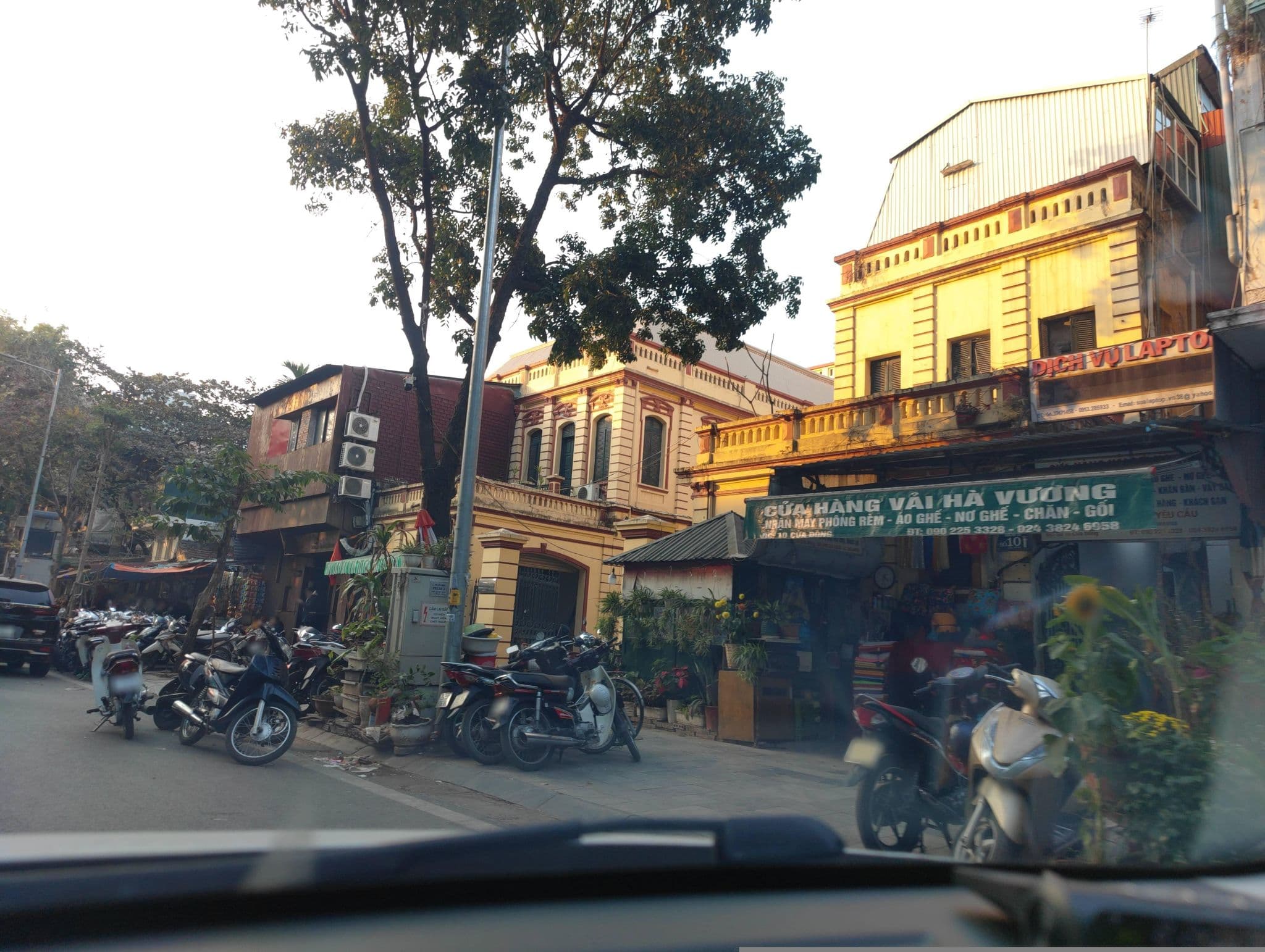 Street view near Hanoi Jasmine Premium Hotel & Travel, Hoàn Kiếm — © hn_right_1 (CC BY-SA · Mapillary)