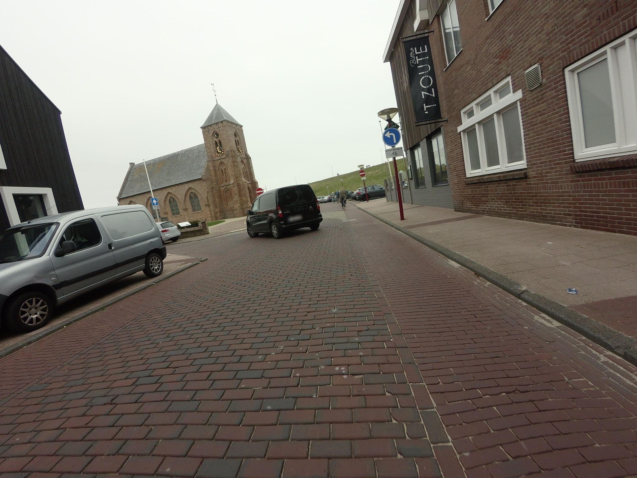 Street view near Strandhotel Zoutelande | Zeayou Zeeland, Zoutelande — © madel (CC BY-SA · Mapillary)