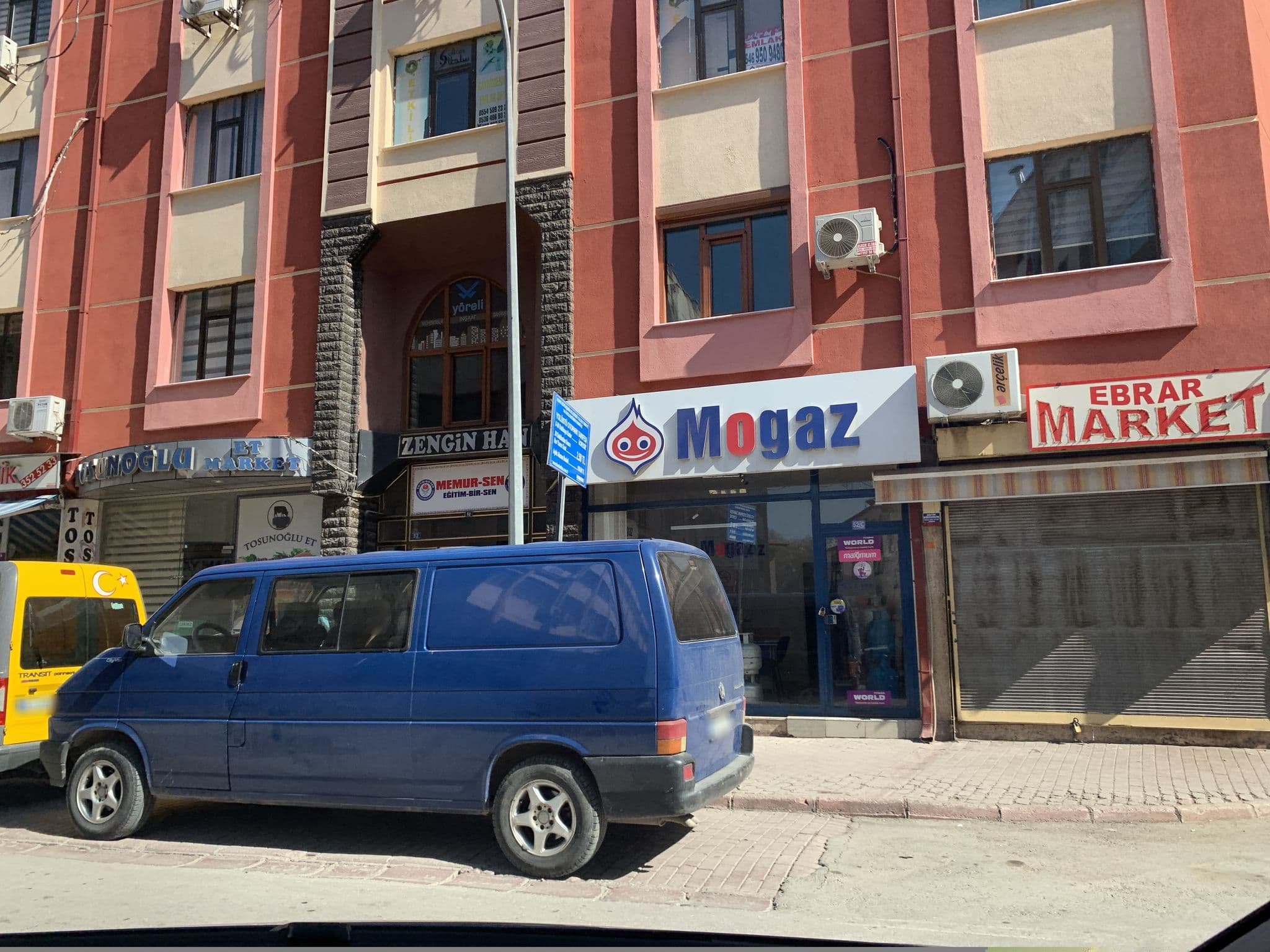 Street view near Basak Hotel, Konya — © empty (CC BY-SA · Mapillary)