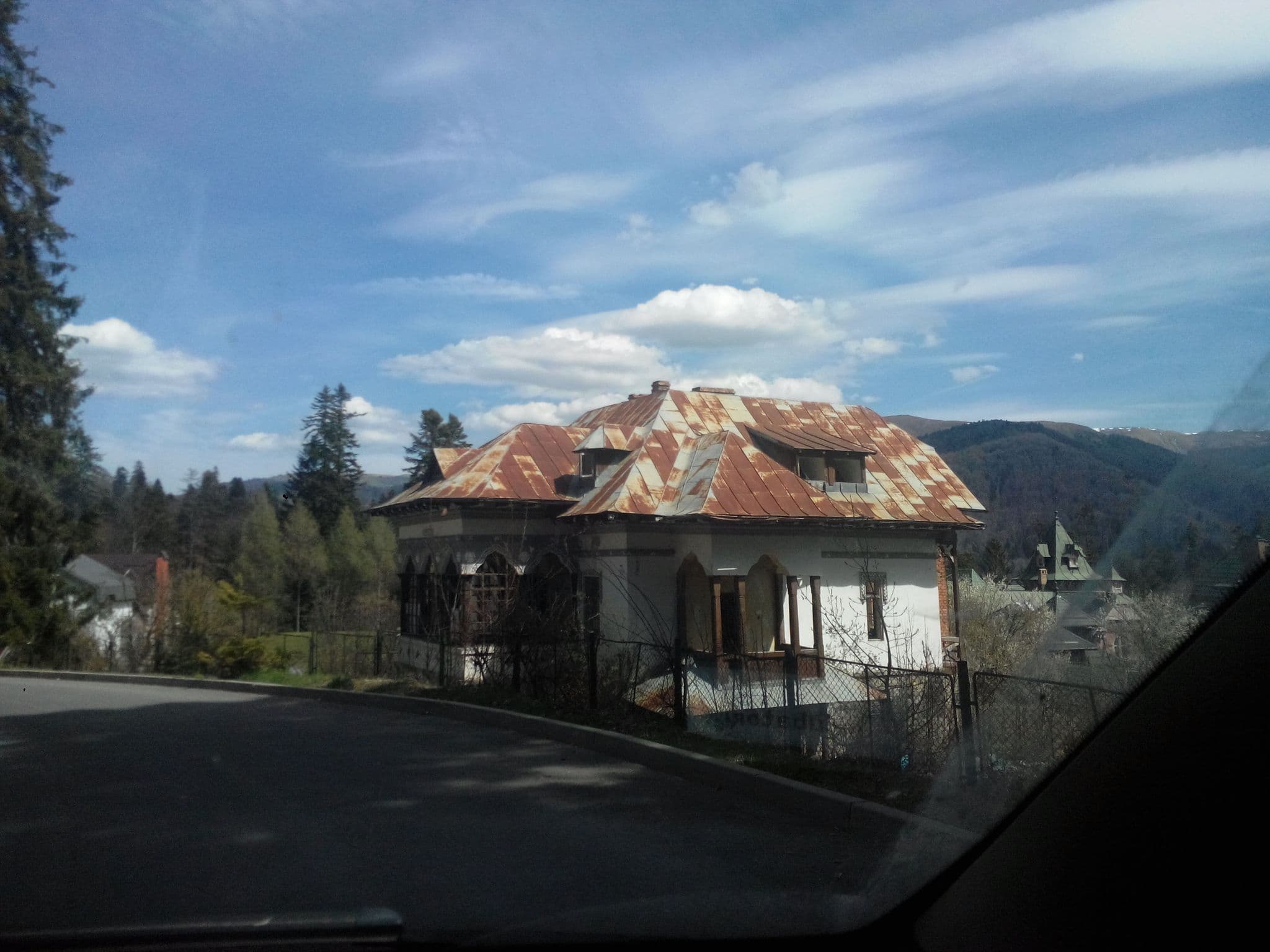 Street view near Moviliţa Residence, Sinaia — © baditaflorin (CC BY-SA · Mapillary)