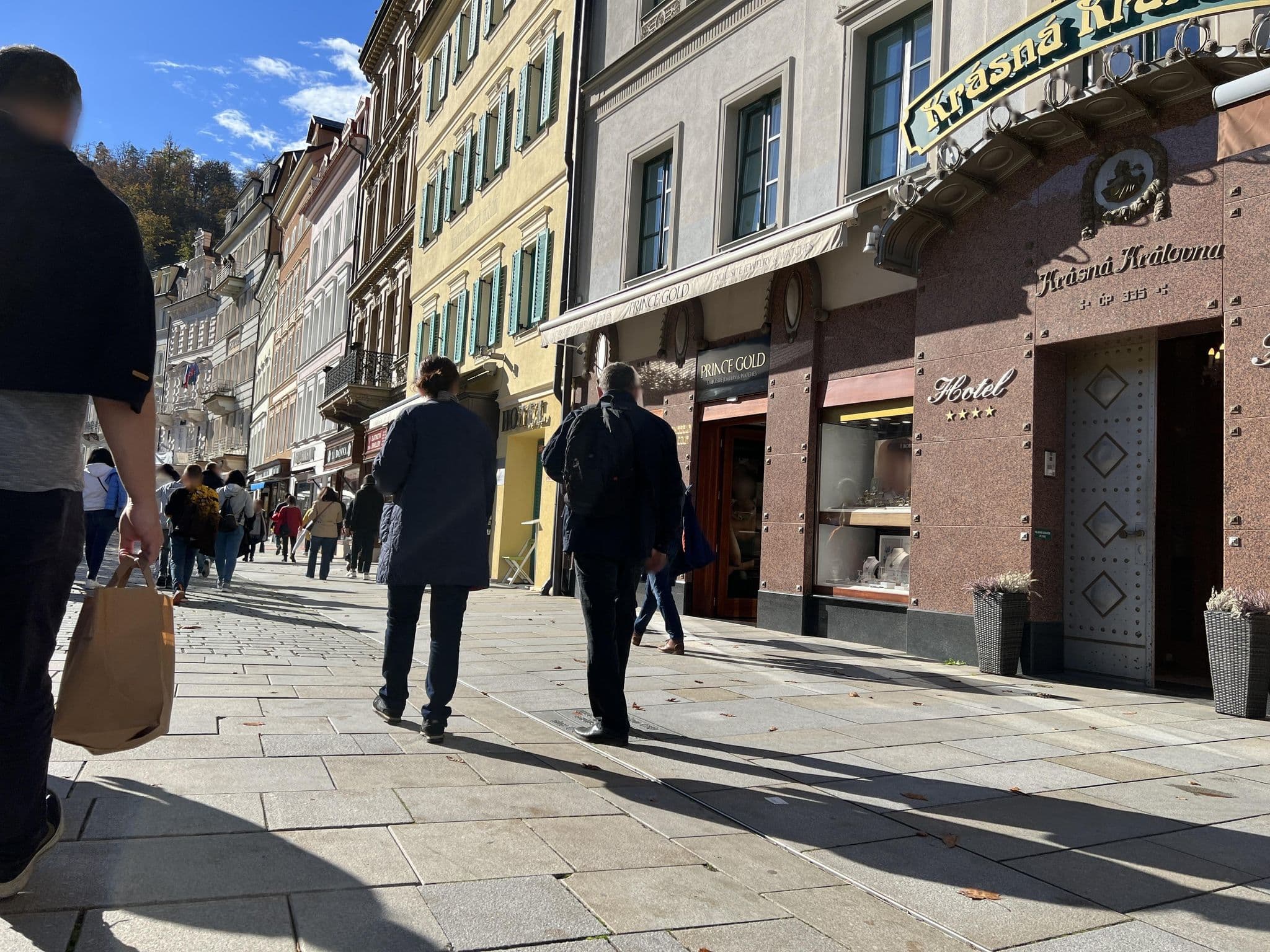 Street view near Hotel Krásná Královna, Karlovy Vary — © chuck (CC BY-SA · Mapillary)