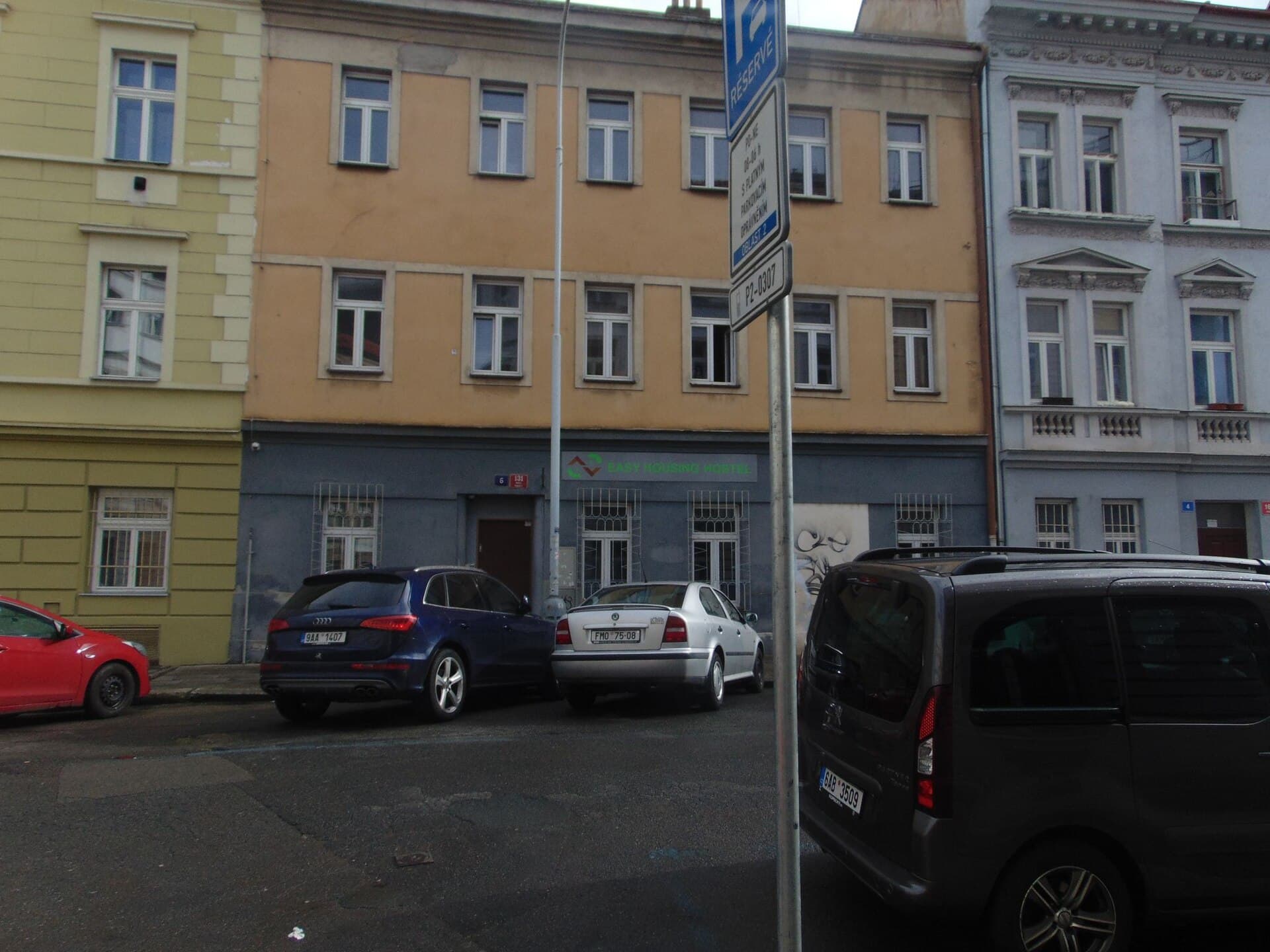 Easy Housing Prague Hostel (via Wikimedia Commons, CC BY-SA 4.0)