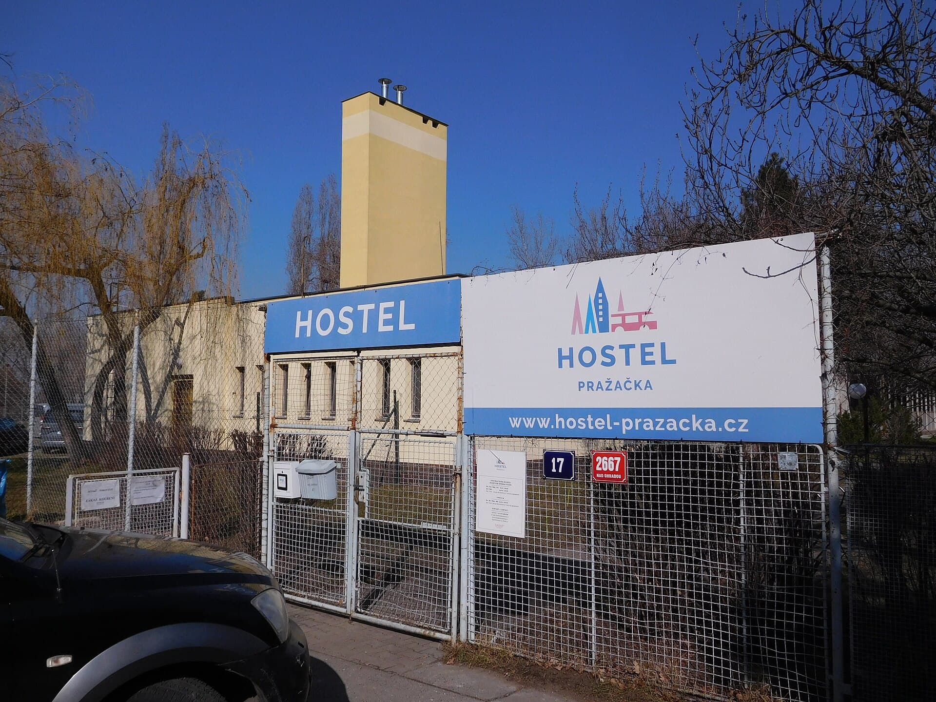 Hostel Pražačka (via Wikimedia Commons, CC BY-SA 4.0)
