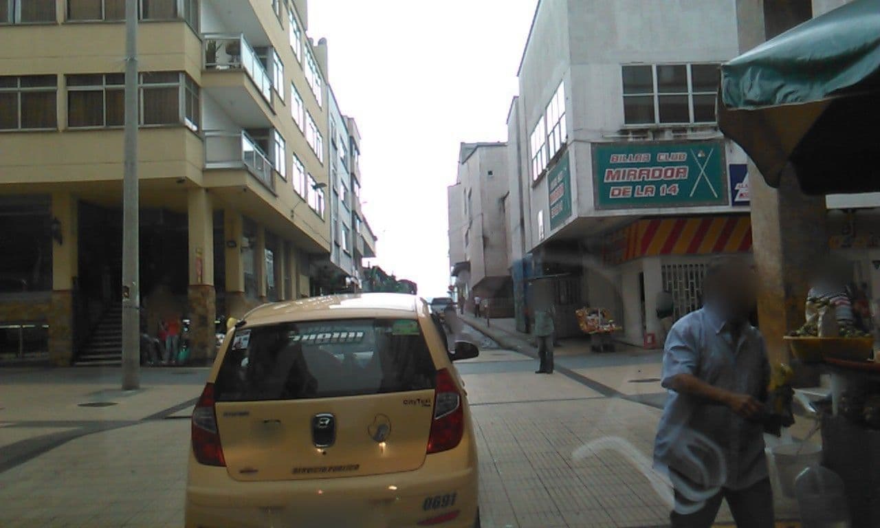 Street view near HOTEL ARMENIA CENTRO, Armenia — © magn007 (CC BY-SA · Mapillary)