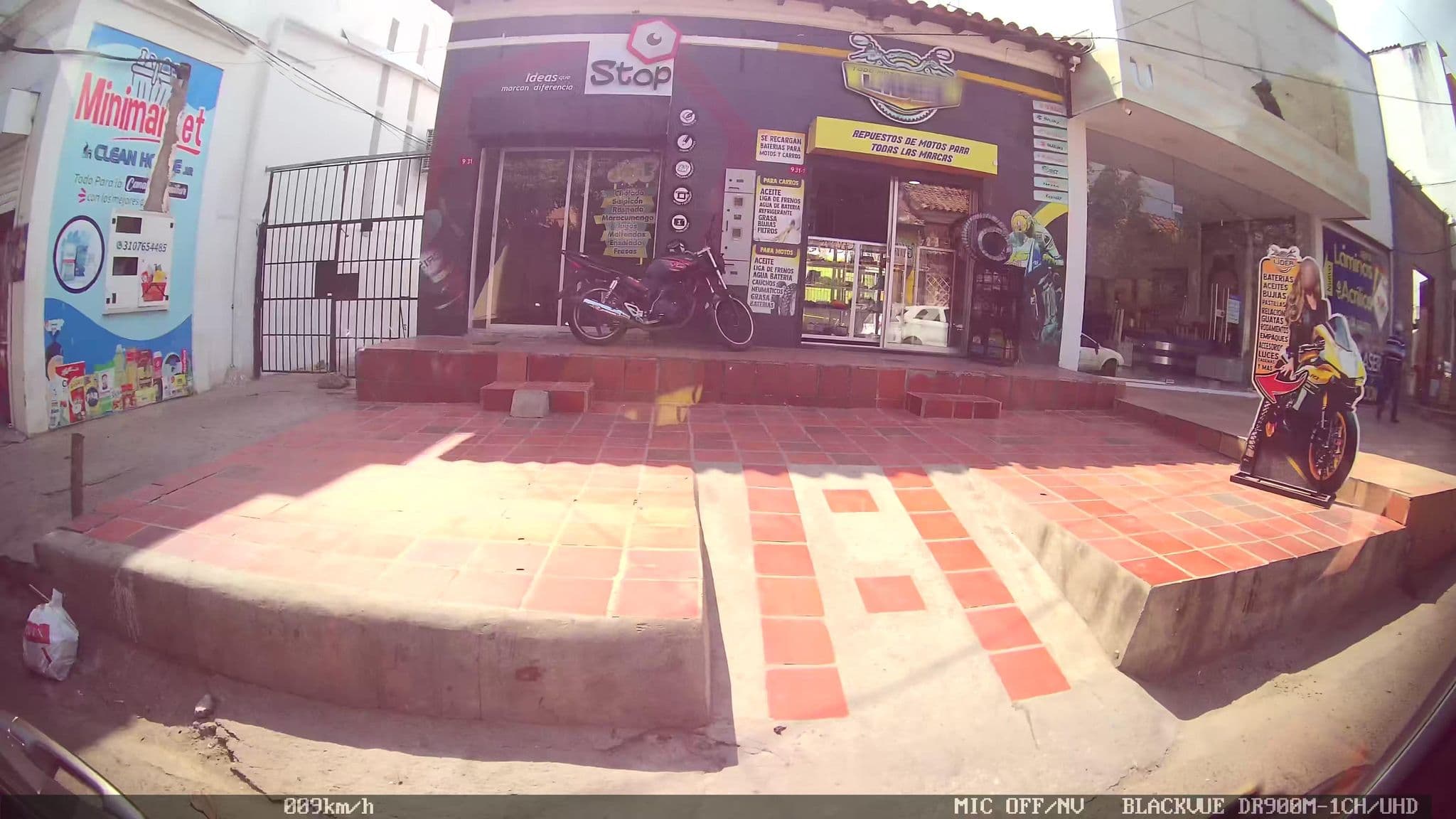 Street view near Aveiro Hotel, Cúcuta — © kaart_2 (CC BY-SA · Mapillary)