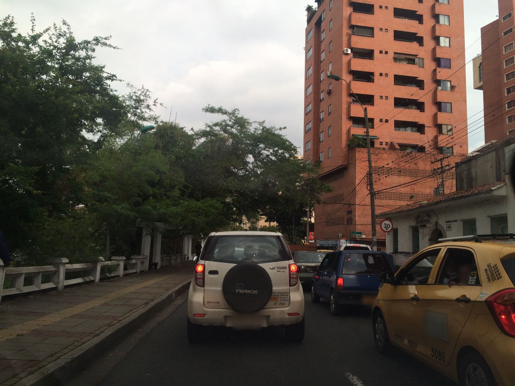 Street view near Hotel Nativo Peñon, Cali — © gtq (CC BY-SA · Mapillary)