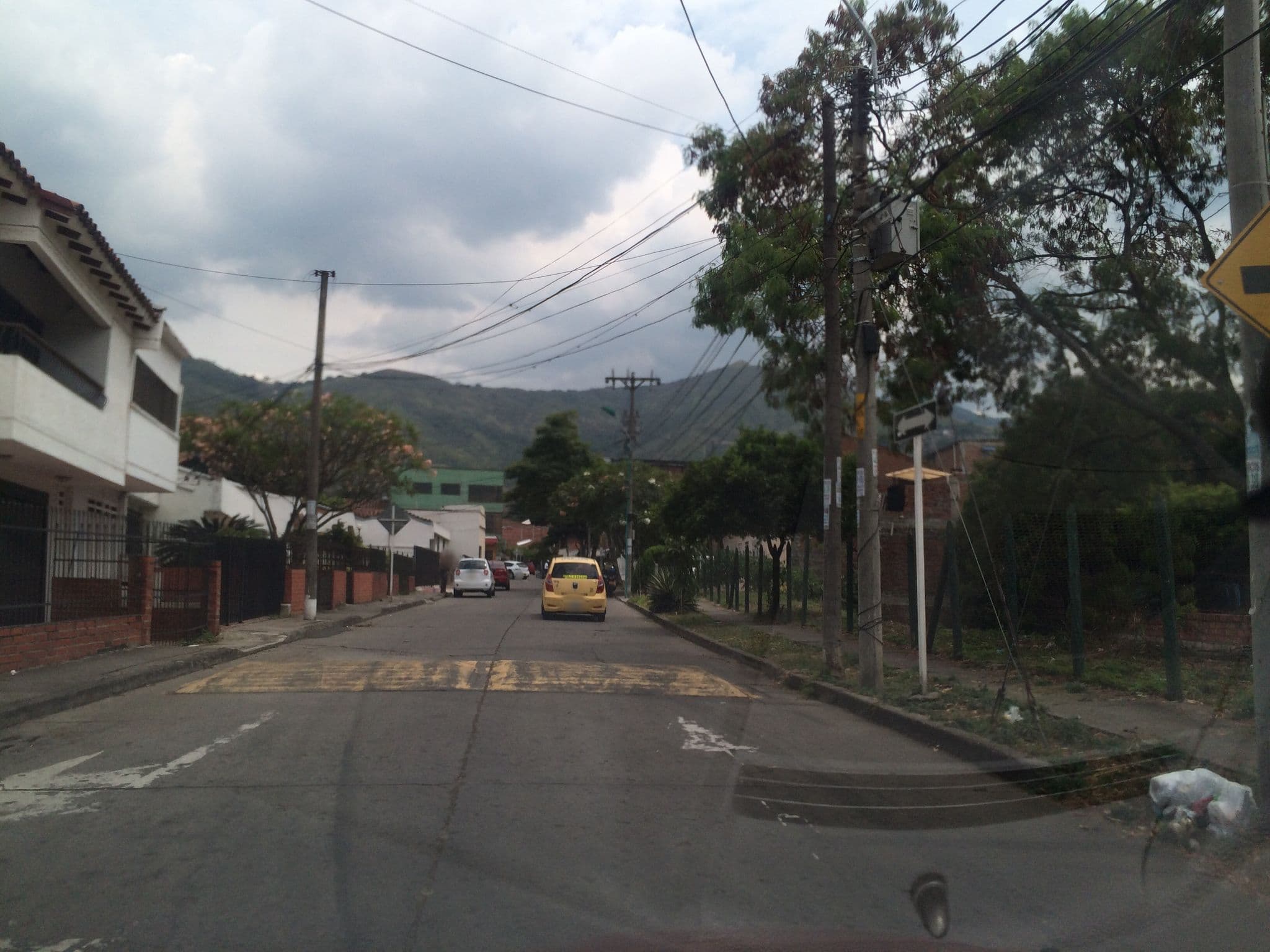 Street view near Chipichapes Lofts 43, Cali — © gtq (CC BY-SA · Mapillary)