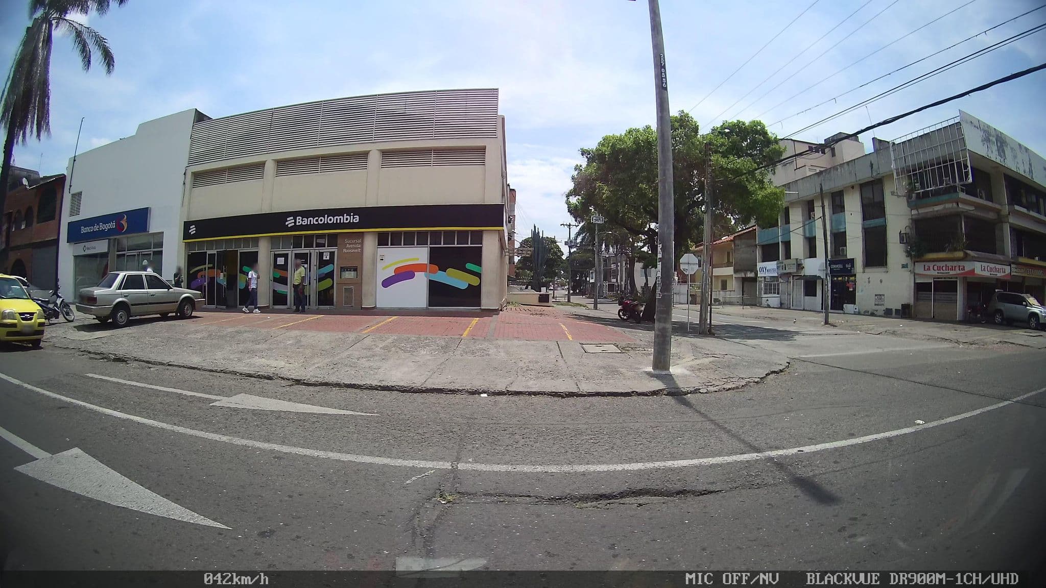 Street view near Apolis hostel, Cali — © kaart_2 (CC BY-SA · Mapillary)