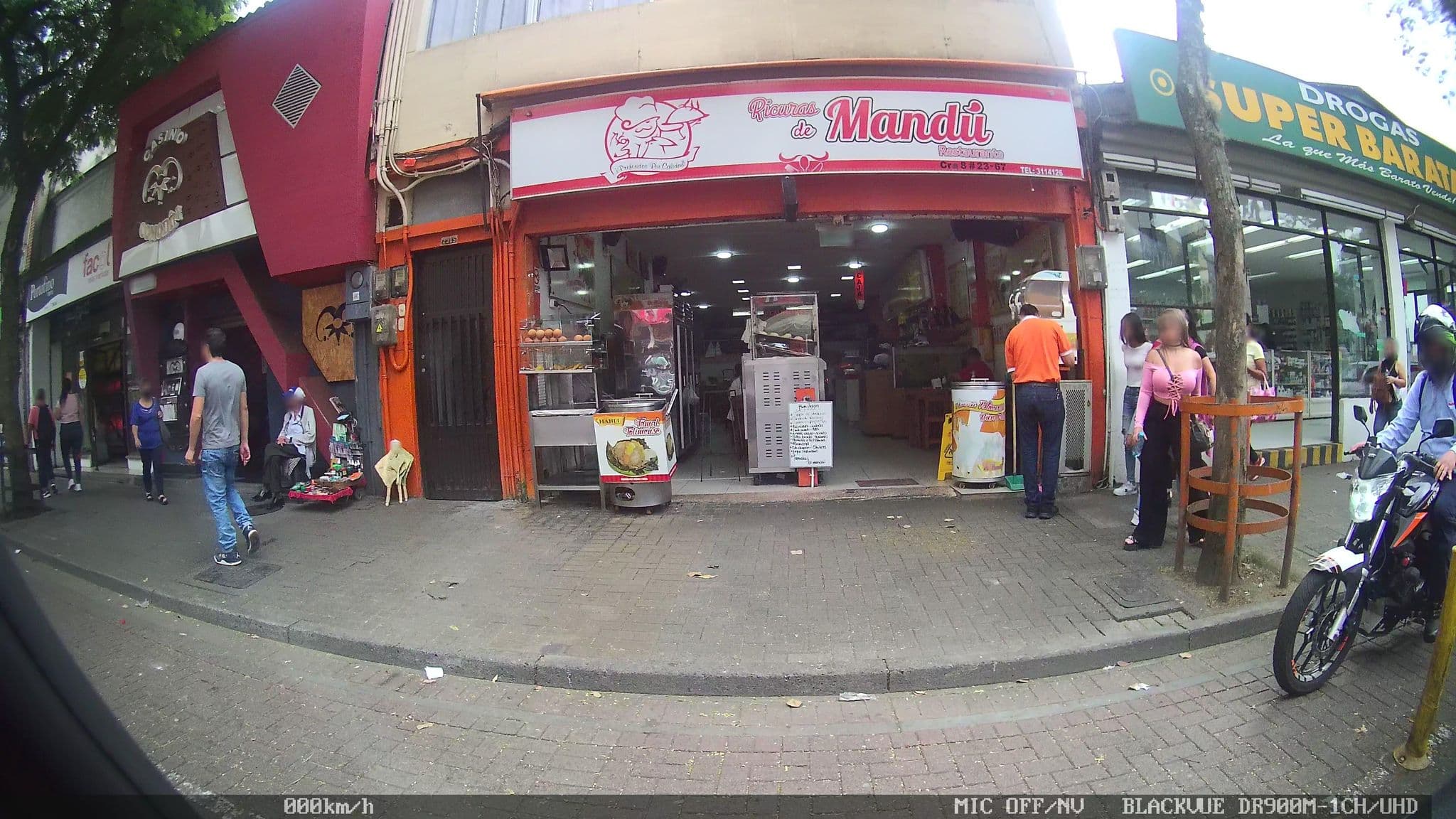 Street view near Hotel Luxor Plaza, Pereira — © kaart_2 (CC BY-SA · Mapillary)