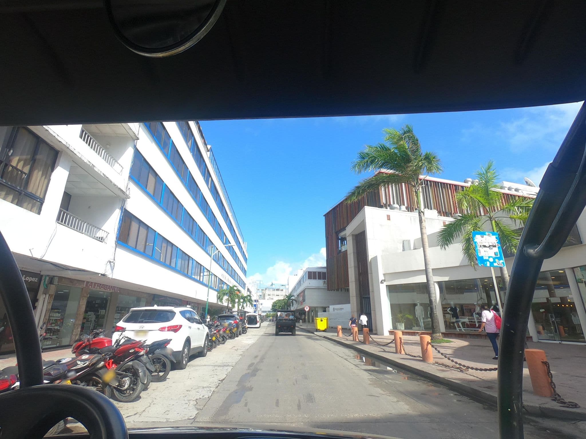 Street view near Hotel Sol Caribe San Andrés · Todo Incluido, San Andrés — © angoca (CC BY-SA · Mapillary)