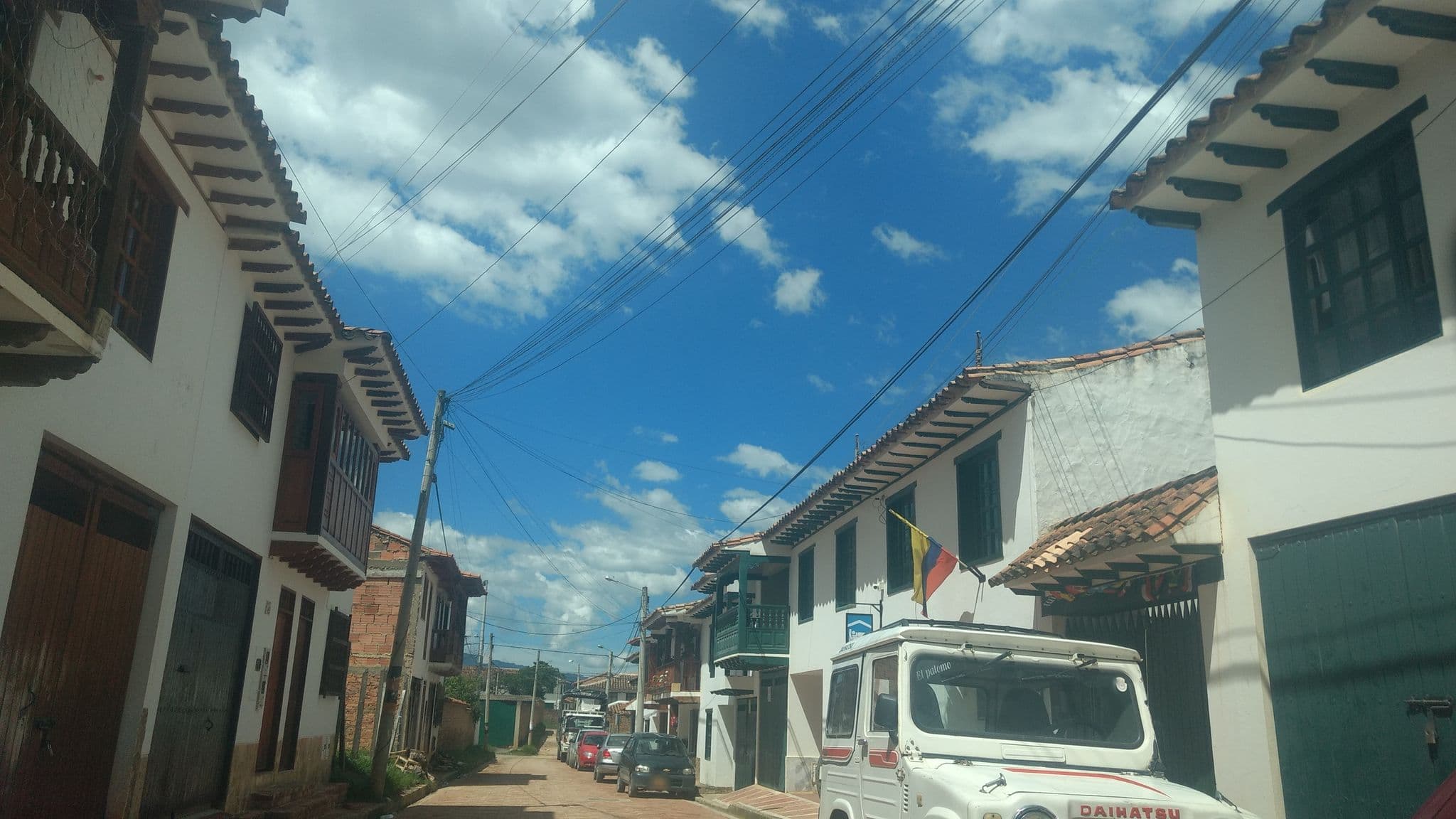 Street view near Roomii Hostel, Villa de Leyva — © sandraml (CC BY-SA · Mapillary)