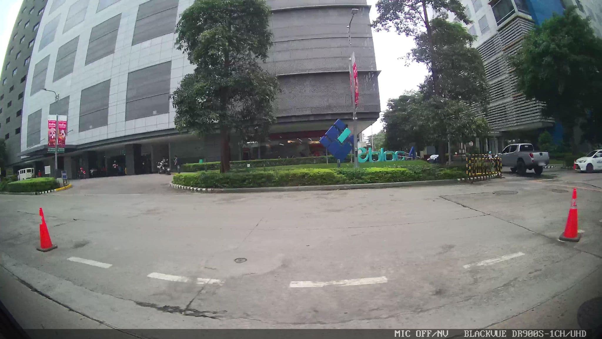 Street view near OYO 1178 Hotel Connie's Nest, Apas — © Kaart---LEFT (CC BY-SA · Mapillary)