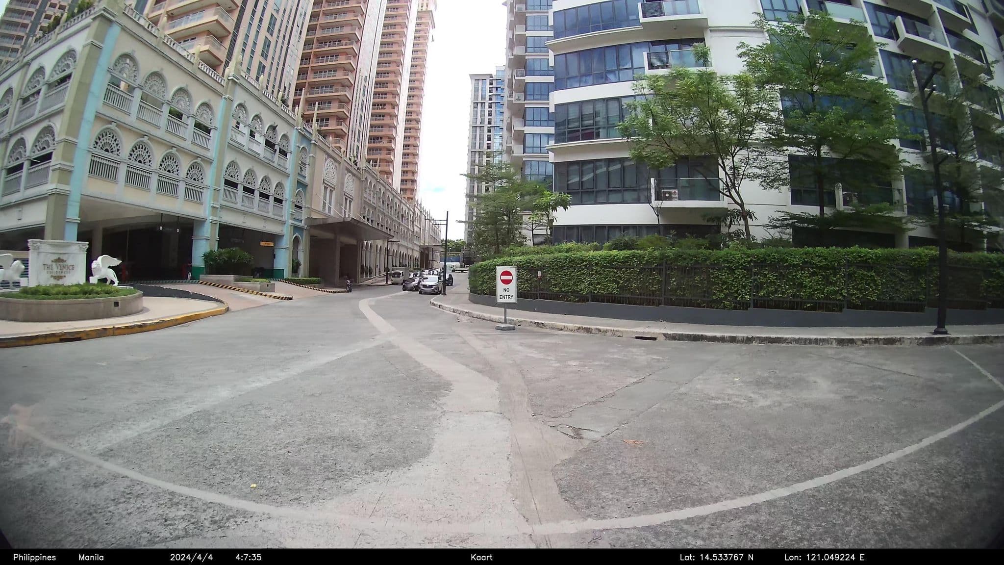 Street view near The Venice Luxury Residences-Rare Units, Makati City — © kaart_3 (CC BY-SA · Mapillary)