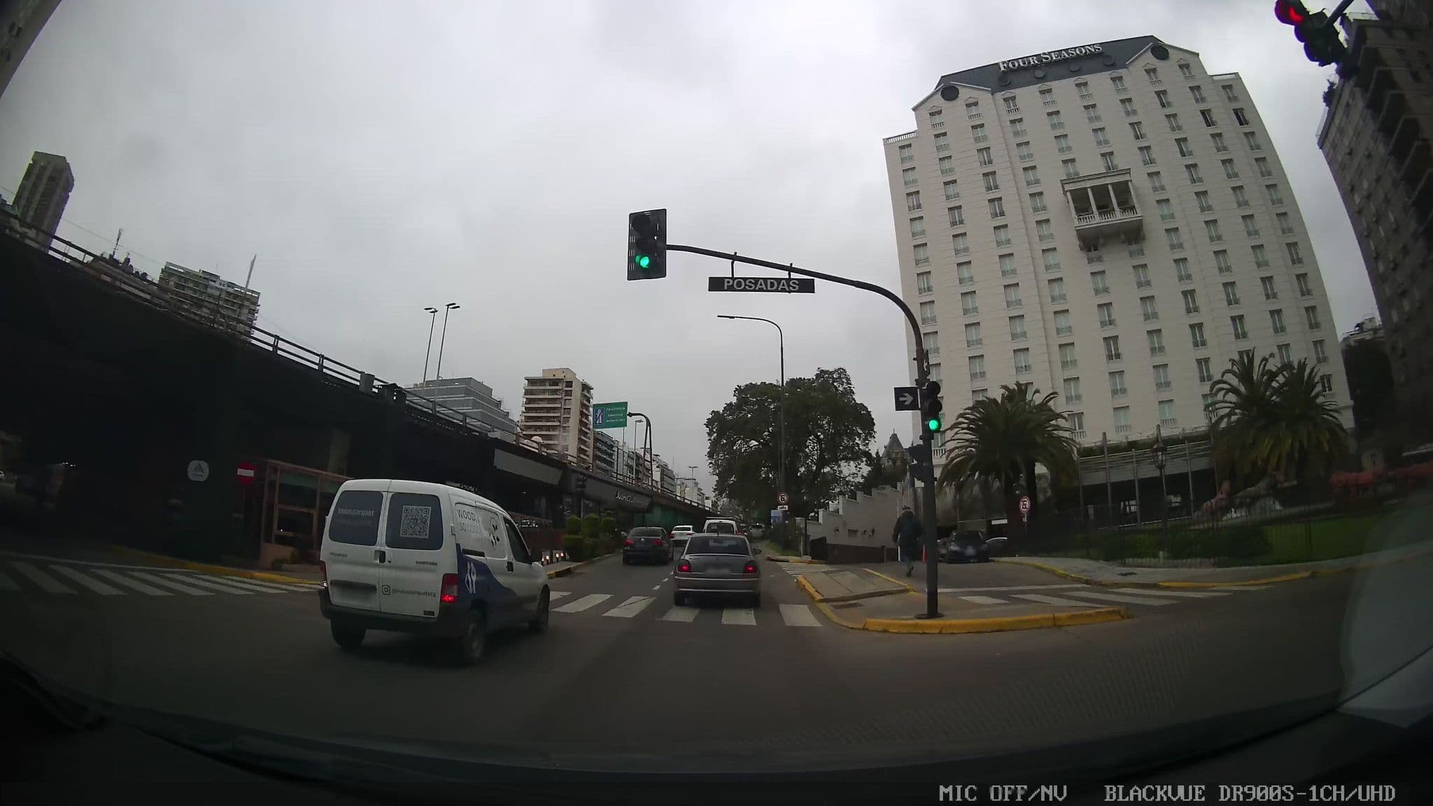 Street view near Four Seasons Hotel Buenos Aires, Retiro — © kaartcam (CC BY-SA · Mapillary)