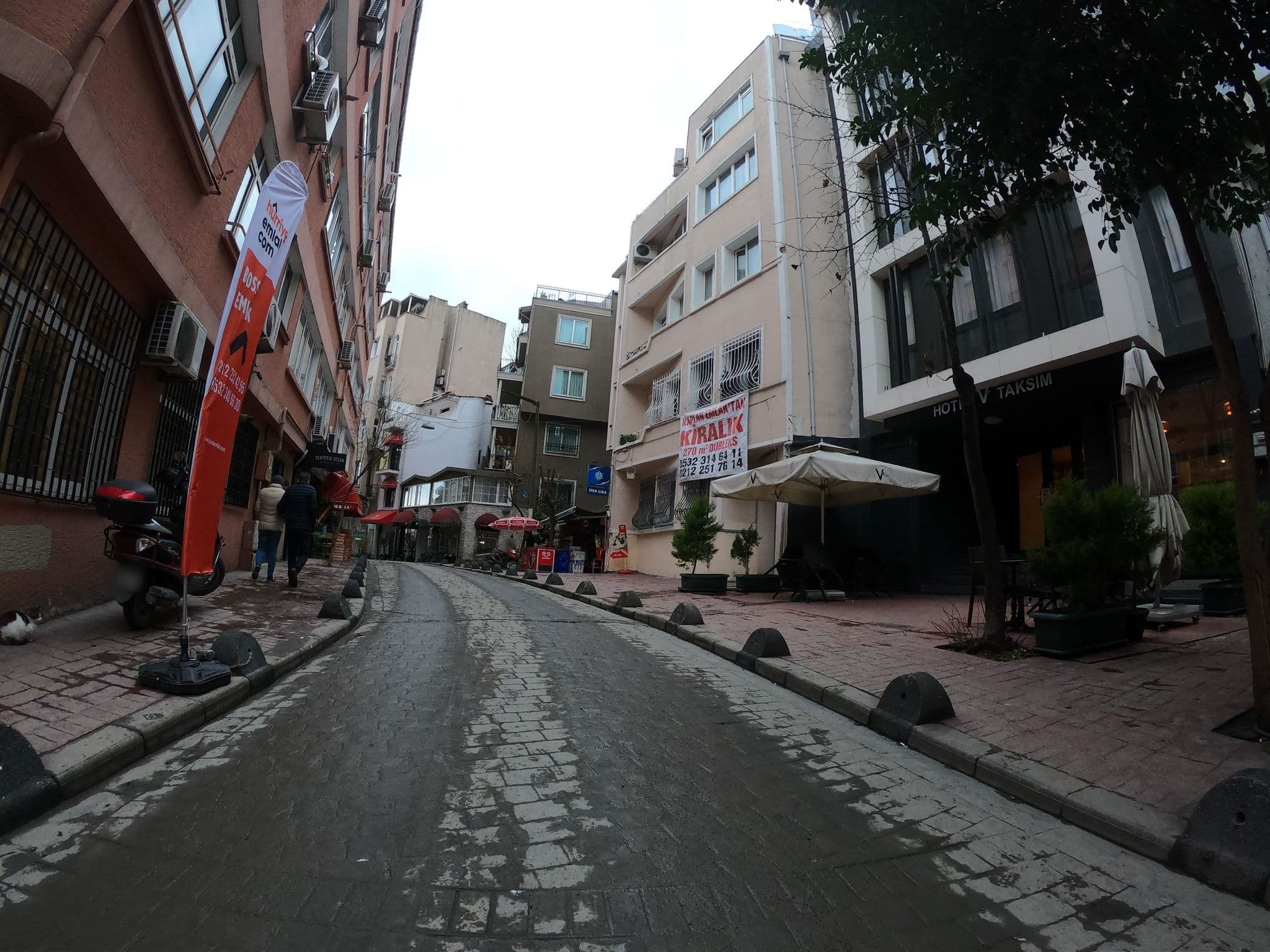 Street view near The Marions Suite Hotel Taksim, Eminönü — © chrisbeddow (CC BY-SA · Mapillary)
