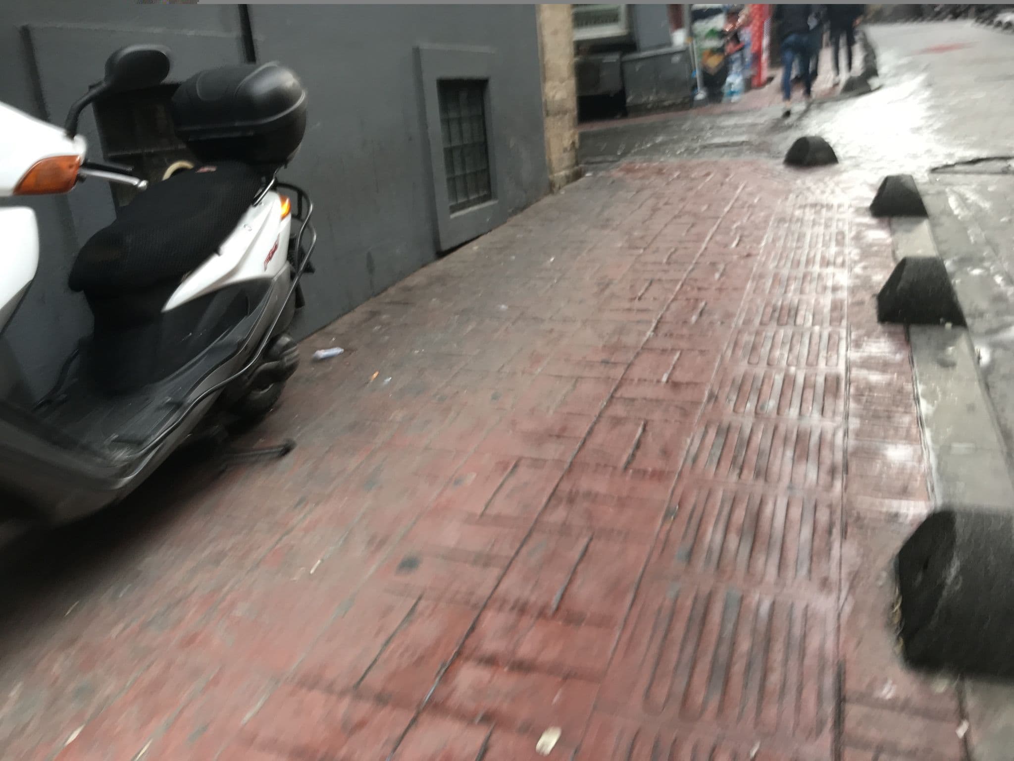 Street view near Istanbul Irish Hotel, Eminönü — © asturksever (CC BY-SA · Mapillary)