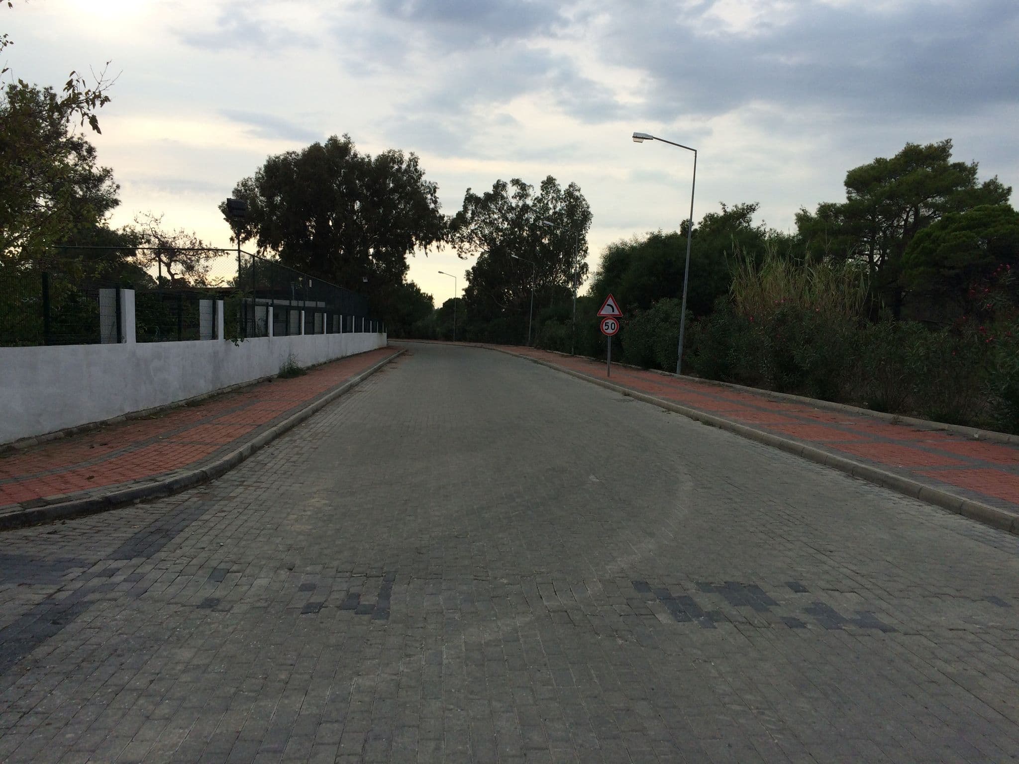 Street view near Berry Blue Hotel, Aşağı Hisar — © kalle (CC BY-SA · Mapillary)
