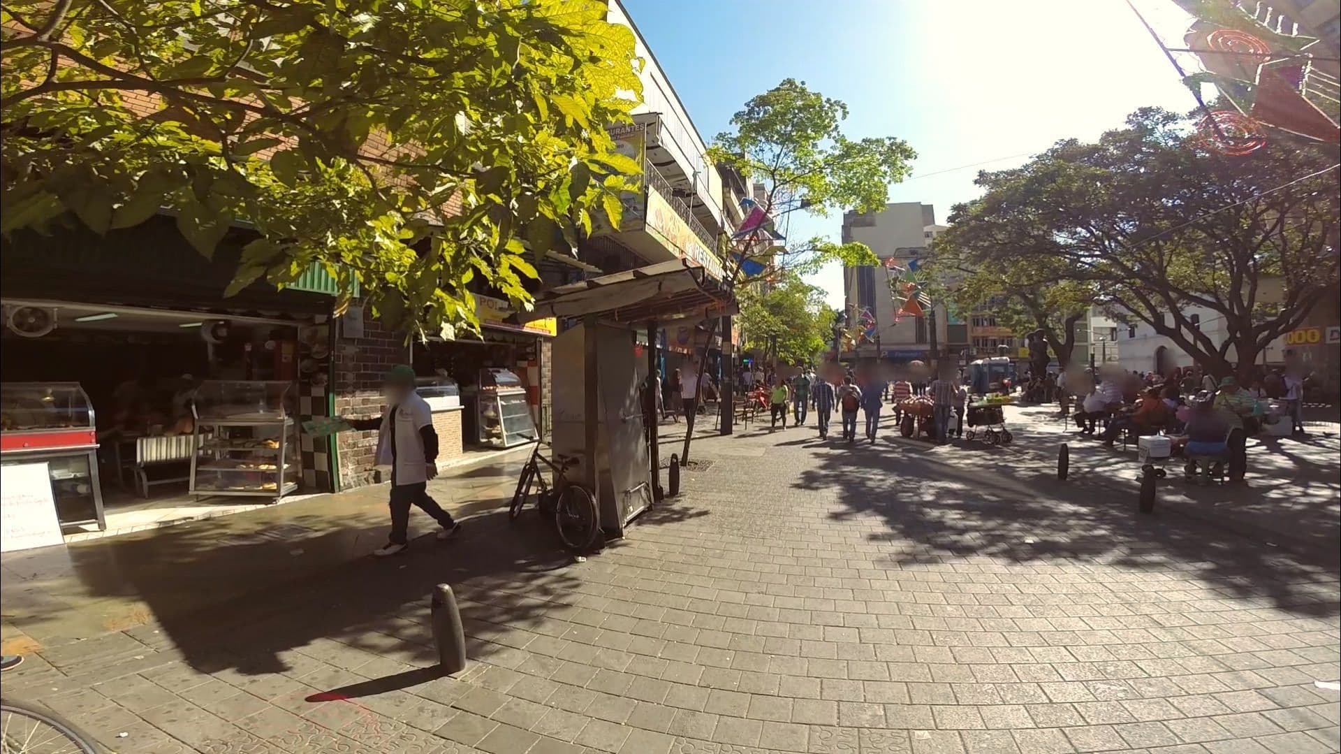 Street view near Mandala hotel Botero, Medellín — © tdurand (CC BY-SA · Mapillary)