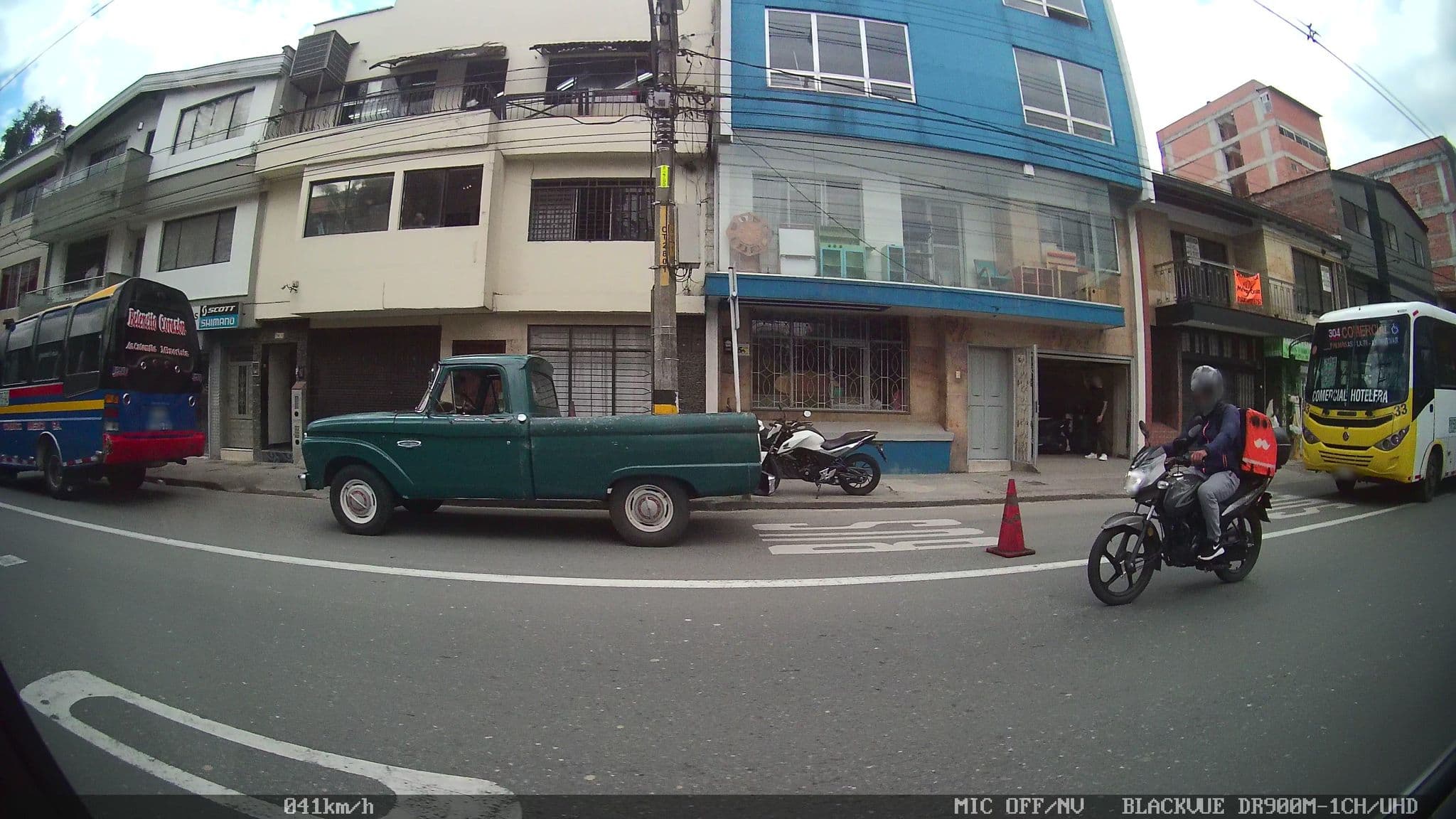 Street view near MOVA Hotel Boutique, Laureles Estadio | Medellín, Medellín — © kaart_4 (CC BY-SA · Mapillary)