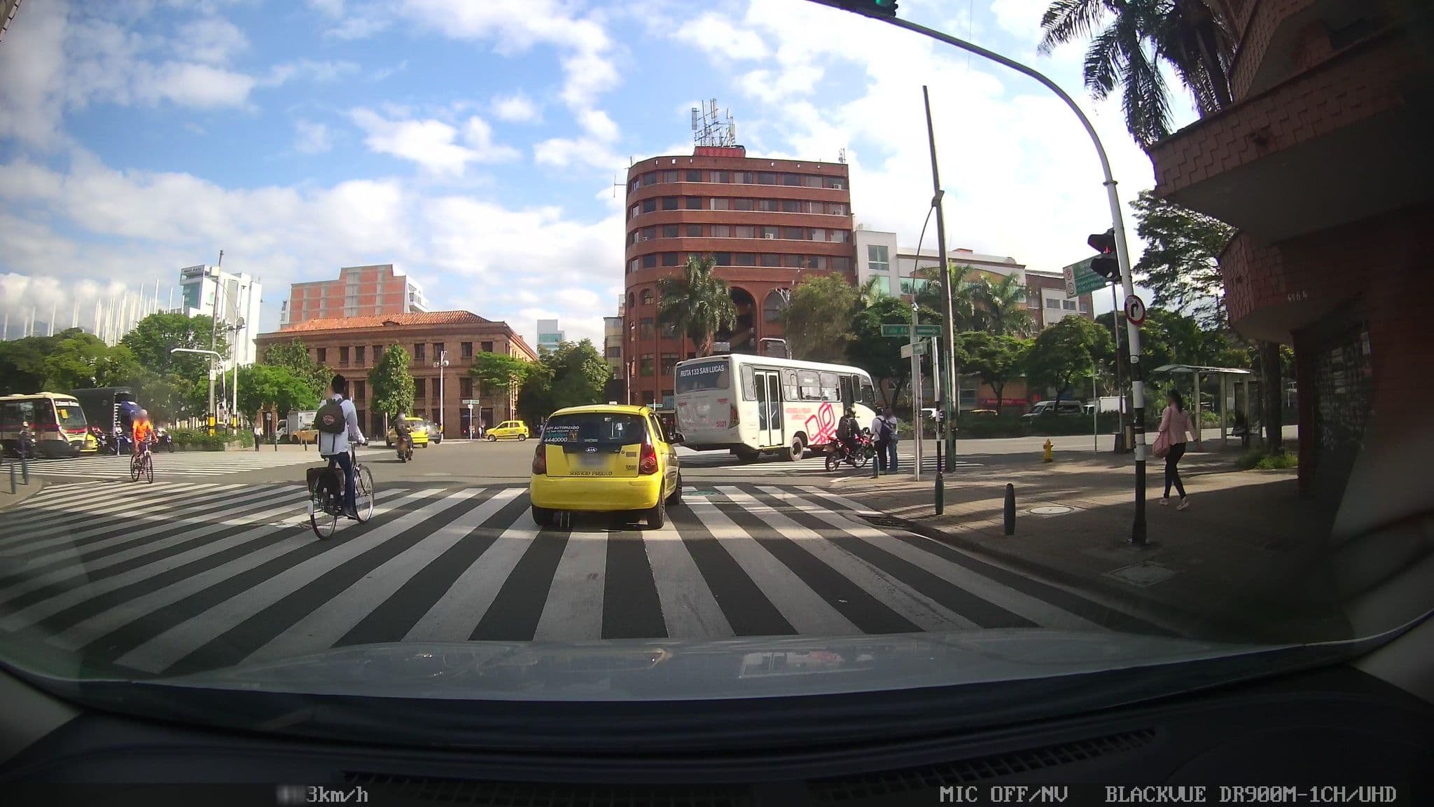 Street view near Hotel Plaza Mayor 44 - Medellin, Medellín — © kaart_4 (CC BY-SA · Mapillary)