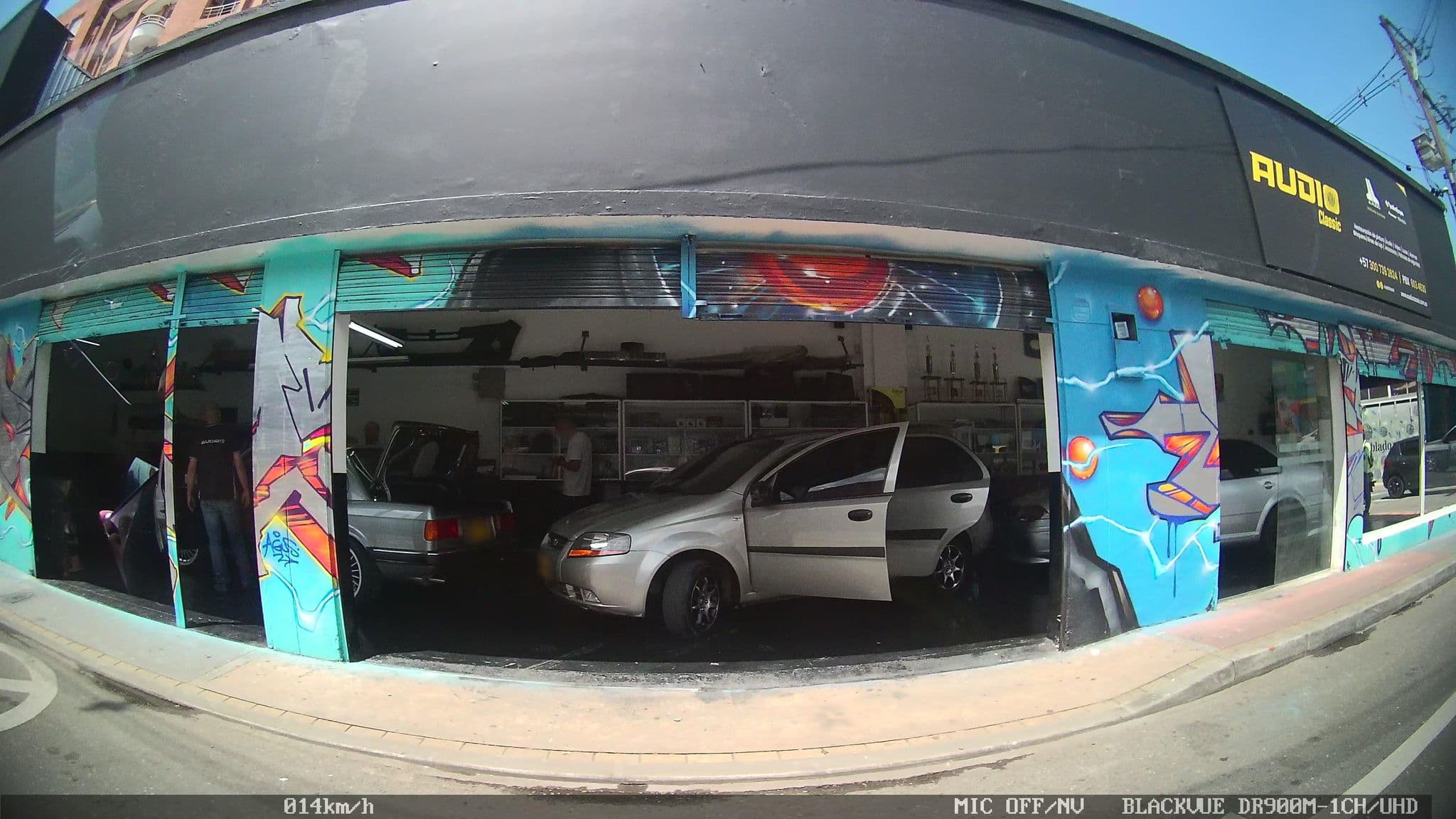 Street view near Hostel Medellin, Medellín — © kaart_4 (CC BY-SA · Mapillary)