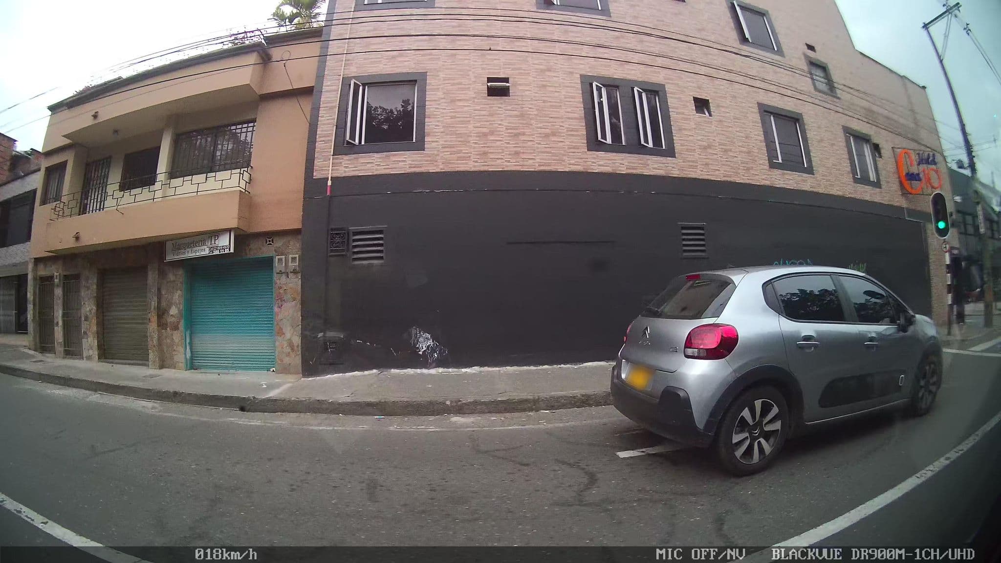 Street view near Hostel Tropicana, Medellín — © kaart_4 (CC BY-SA · Mapillary)