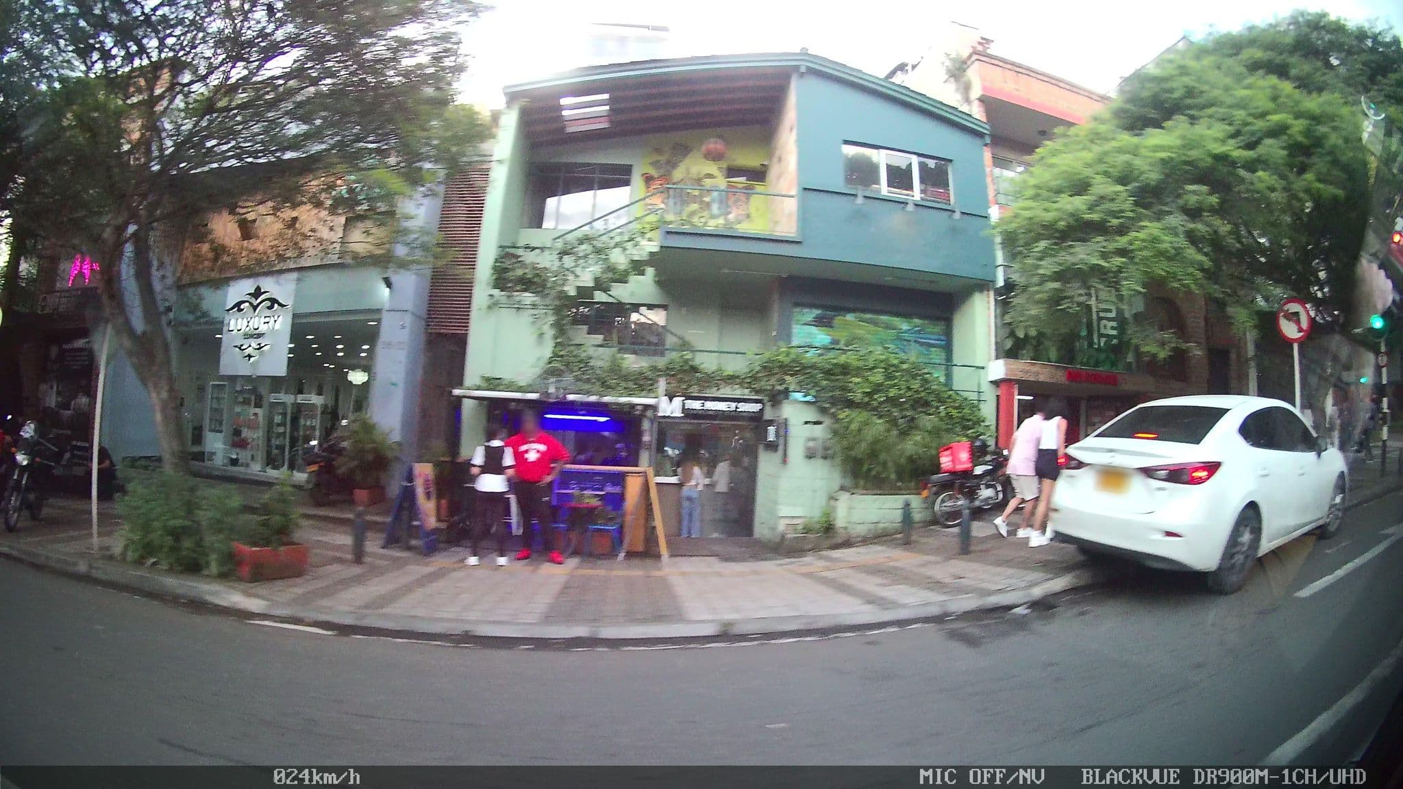 Street view near Samán Hostel Medellín, Medellín — © kaart_4 (CC BY-SA · Mapillary)