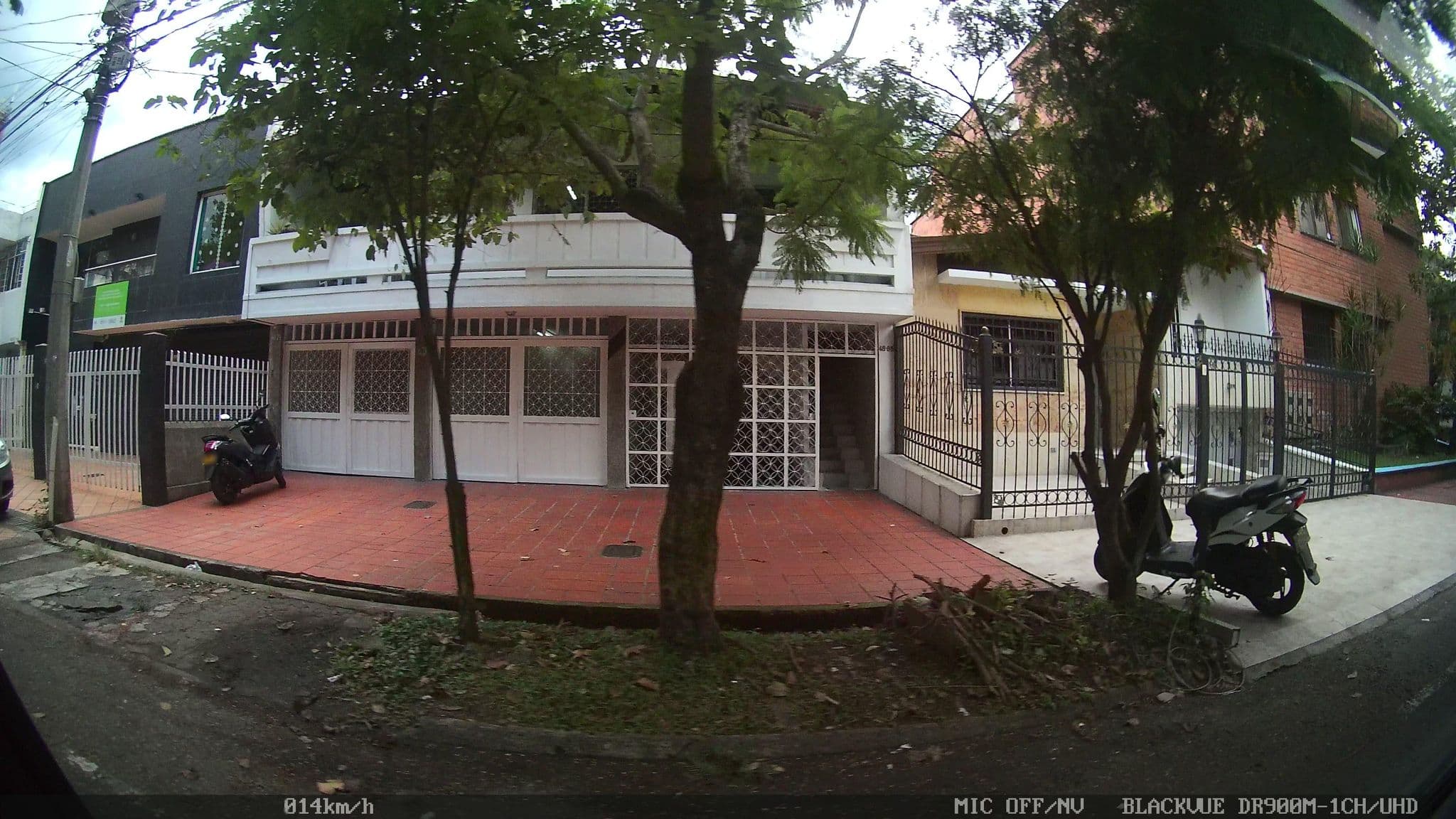 Street view near Casa Almarita Hostel Social Bar, Medellín — © kaart_4 (CC BY-SA · Mapillary)