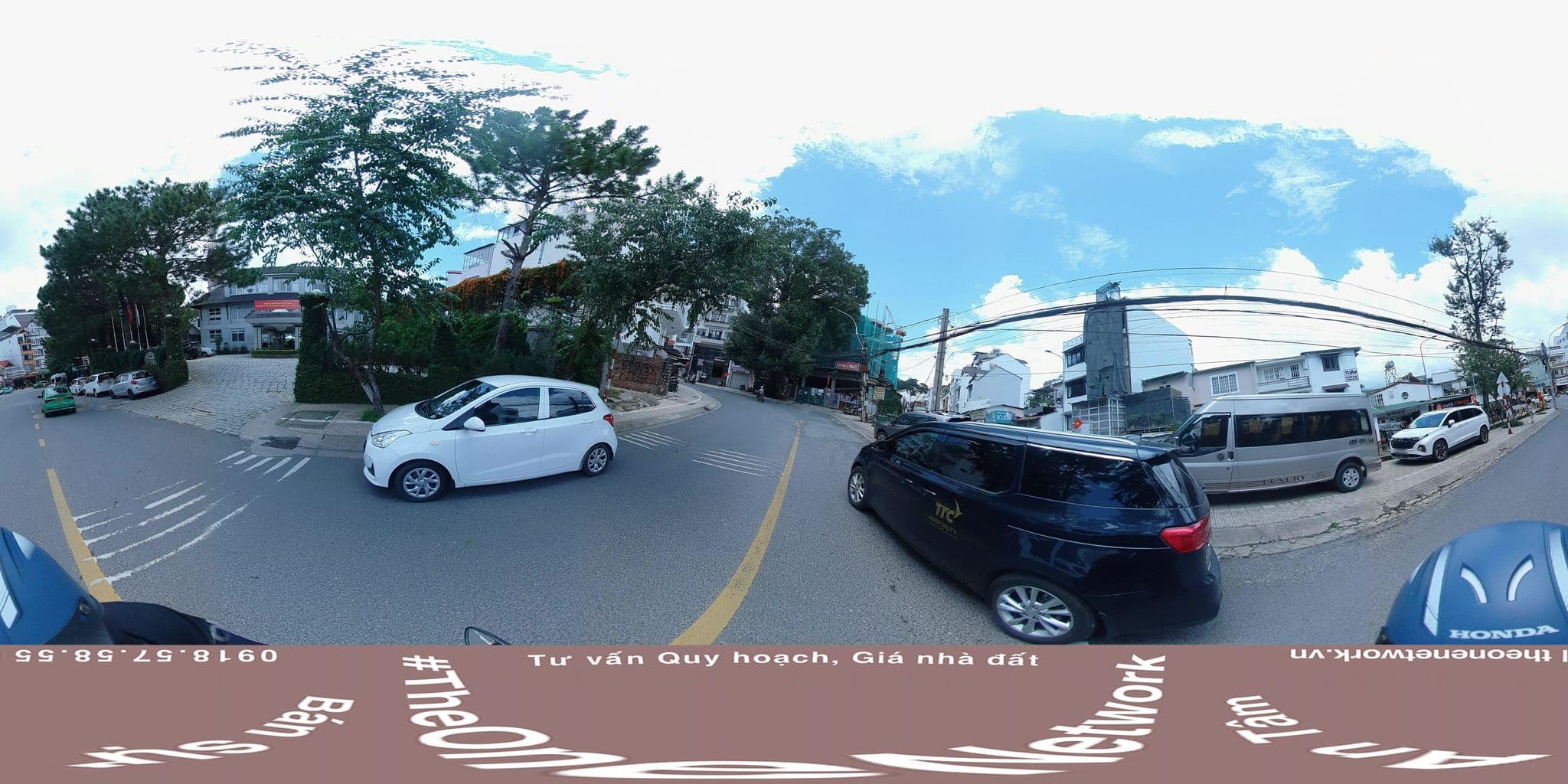 Street view near Mường Thanh Holiday Dalat Hotel, Ðà Lạt — © theonenetwork (CC BY-SA · Mapillary)
