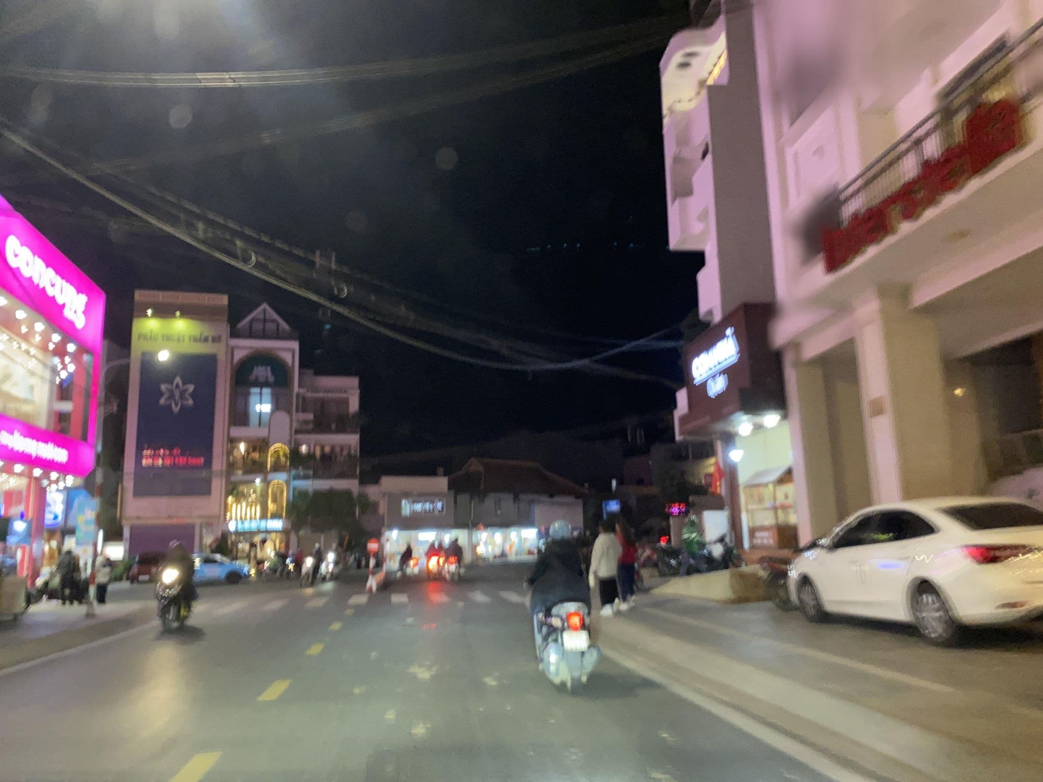 Street view near Homestay, Ðà Lạt — © DriveWithHoang (CC BY-SA · Mapillary)
