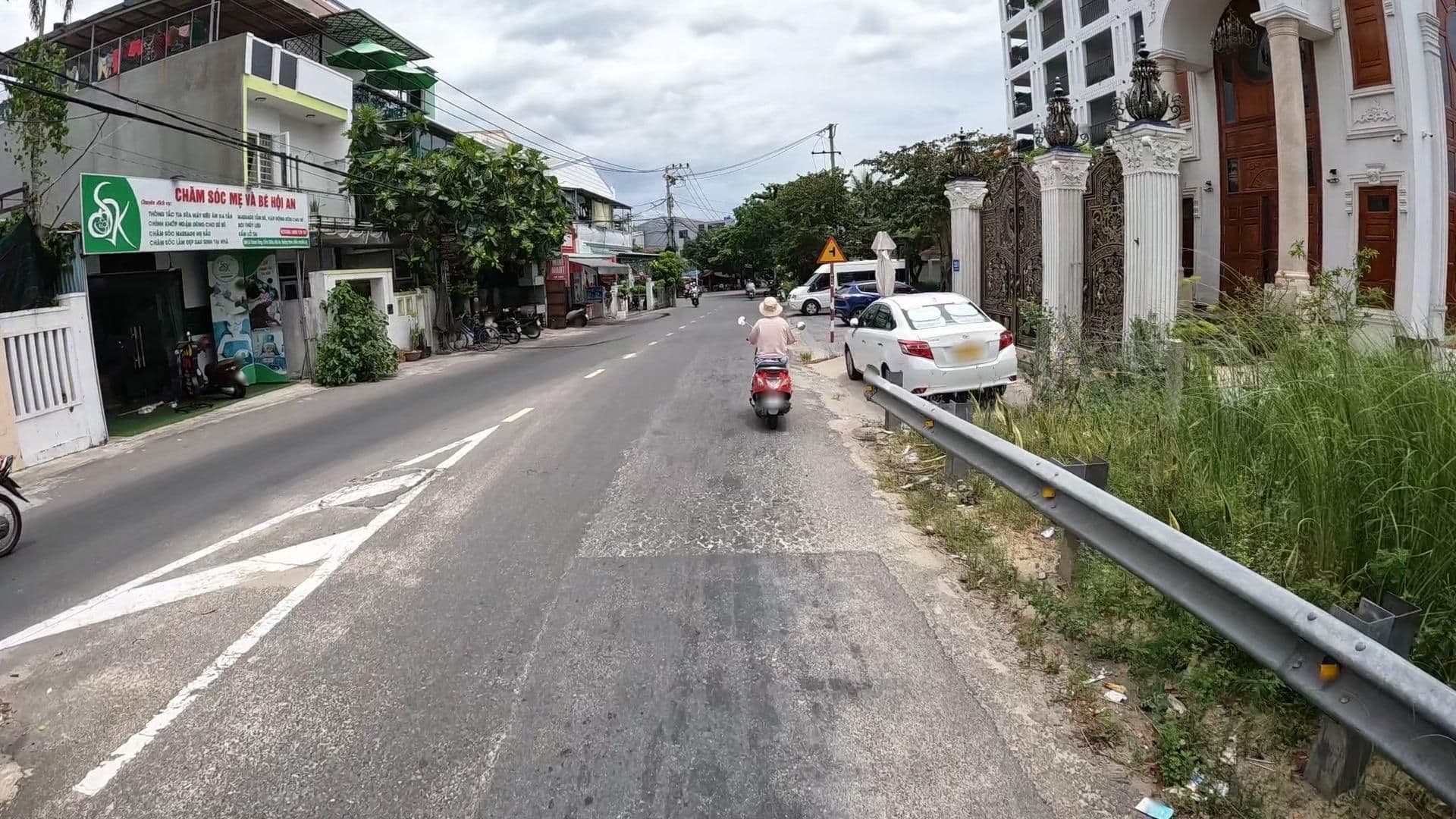 Street view near Little Oasis . An Eco Friendly Hotel & Spa, Hoi An — © lucomsky (CC BY-SA · Mapillary)