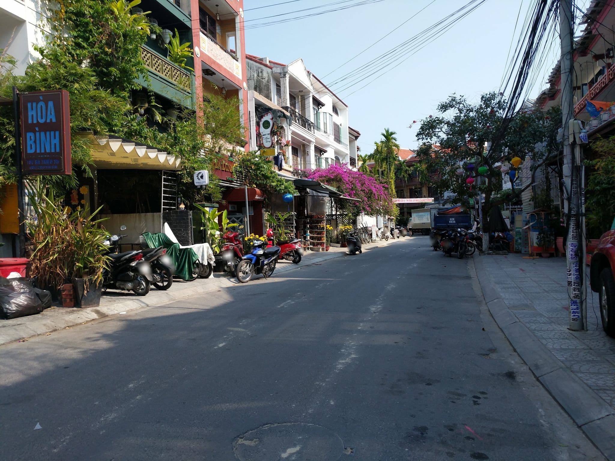 Street view near Vinh Hung Library Hotel, Hoi An — © davidbdean (CC BY-SA · Mapillary)