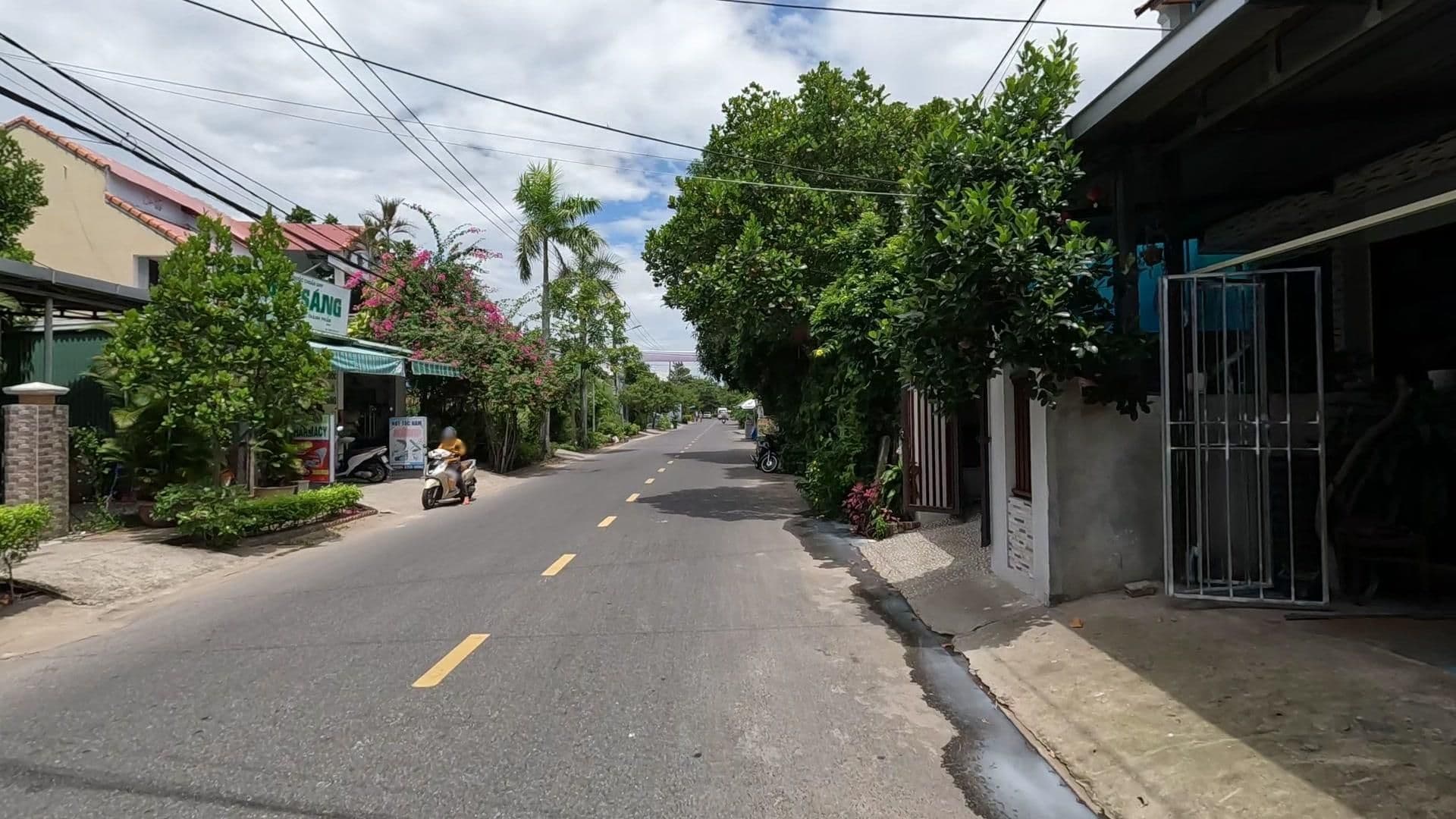 Street view near Hoi An Rustic Villa - Deluxe Double or Twin Room, Hoi An — © lucomsky (CC BY-SA · Mapillary)