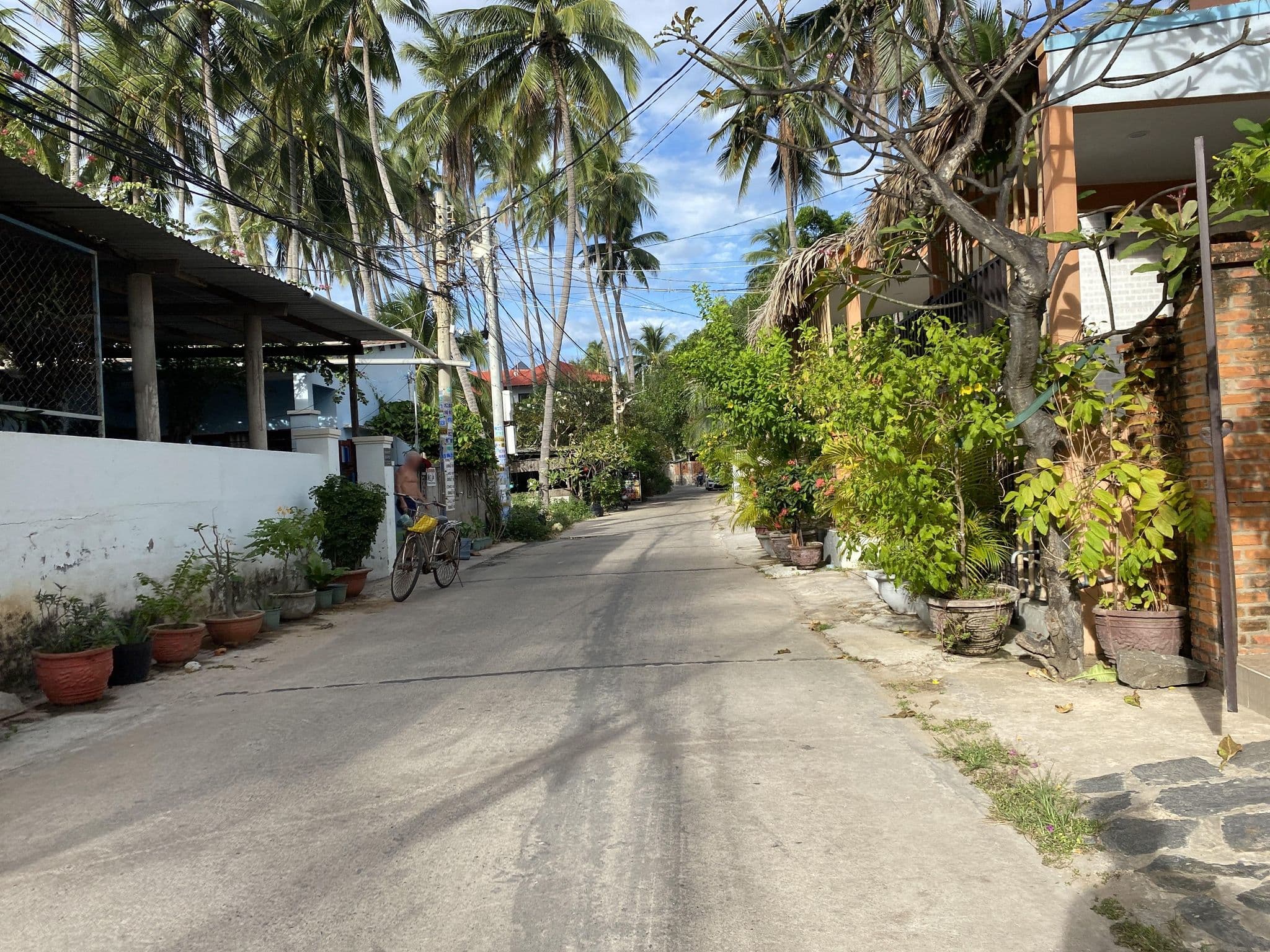 Street view near Mi Nhon Em Hotel Muine (Mignonne Em), Mui Ne — © vadi (CC BY-SA · Mapillary)