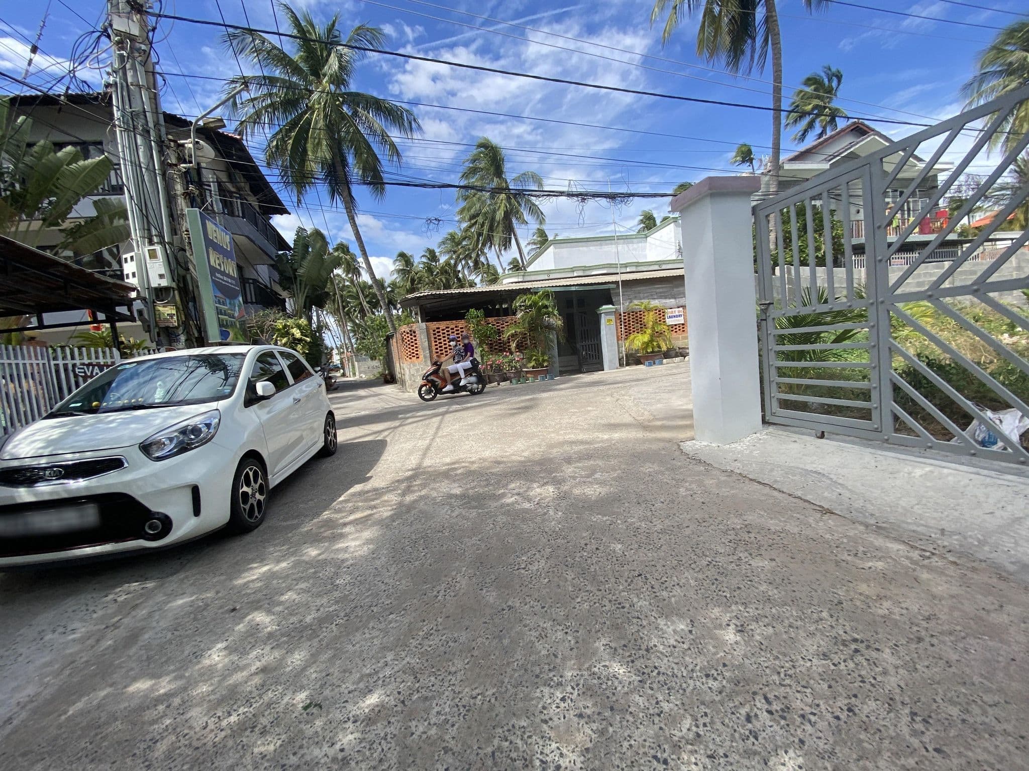 Street view near EVA Hut Mui Ne Homestay, Mui Ne — © vadi (CC BY-SA · Mapillary)