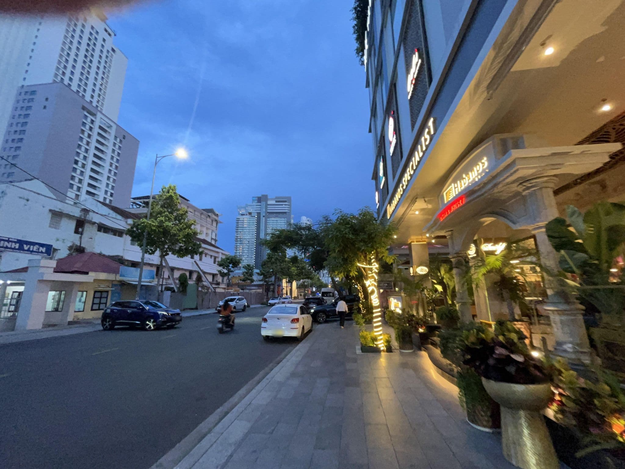 Street view near TUI BLUE Nha Trang, Nha Trang — © ruslan_fat (CC BY-SA · Mapillary)