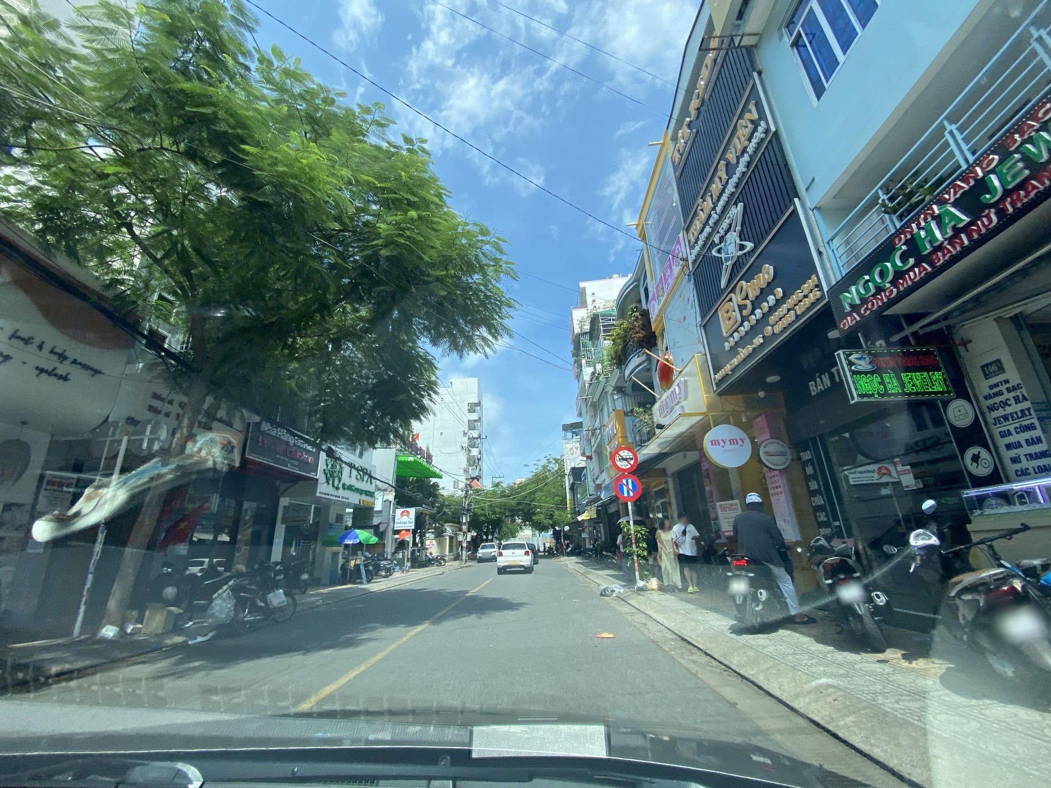 Street view near Jolia Nha Trang Hotel, Nha Trang — © DriveWithHoang (CC BY-SA · Mapillary)