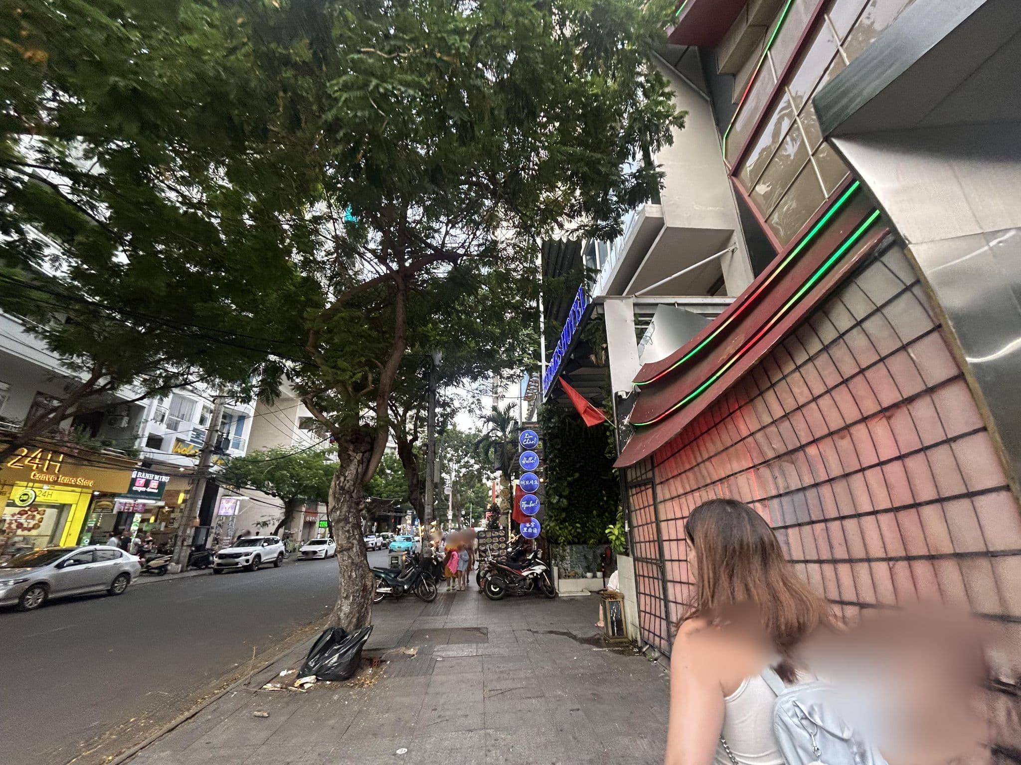 Street view near Hermes Hotel Nha Trang, Nha Trang — © ruslan_fat (CC BY-SA · Mapillary)