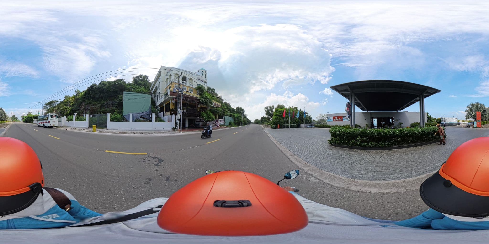 Street view near Marina Bay Resort & Spa, Vũng Tàu — © lyduchuy (CC BY-SA · Mapillary)