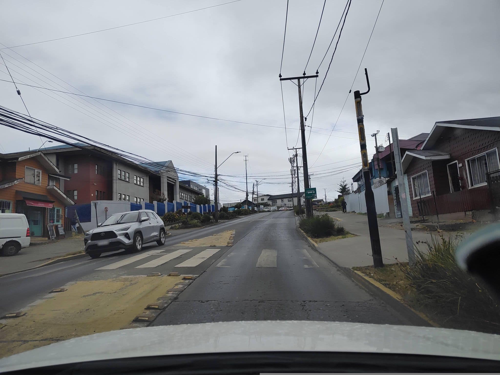 Street view near Espacios Tehuaco, Castro — © andresduhour (CC BY-SA · Mapillary)