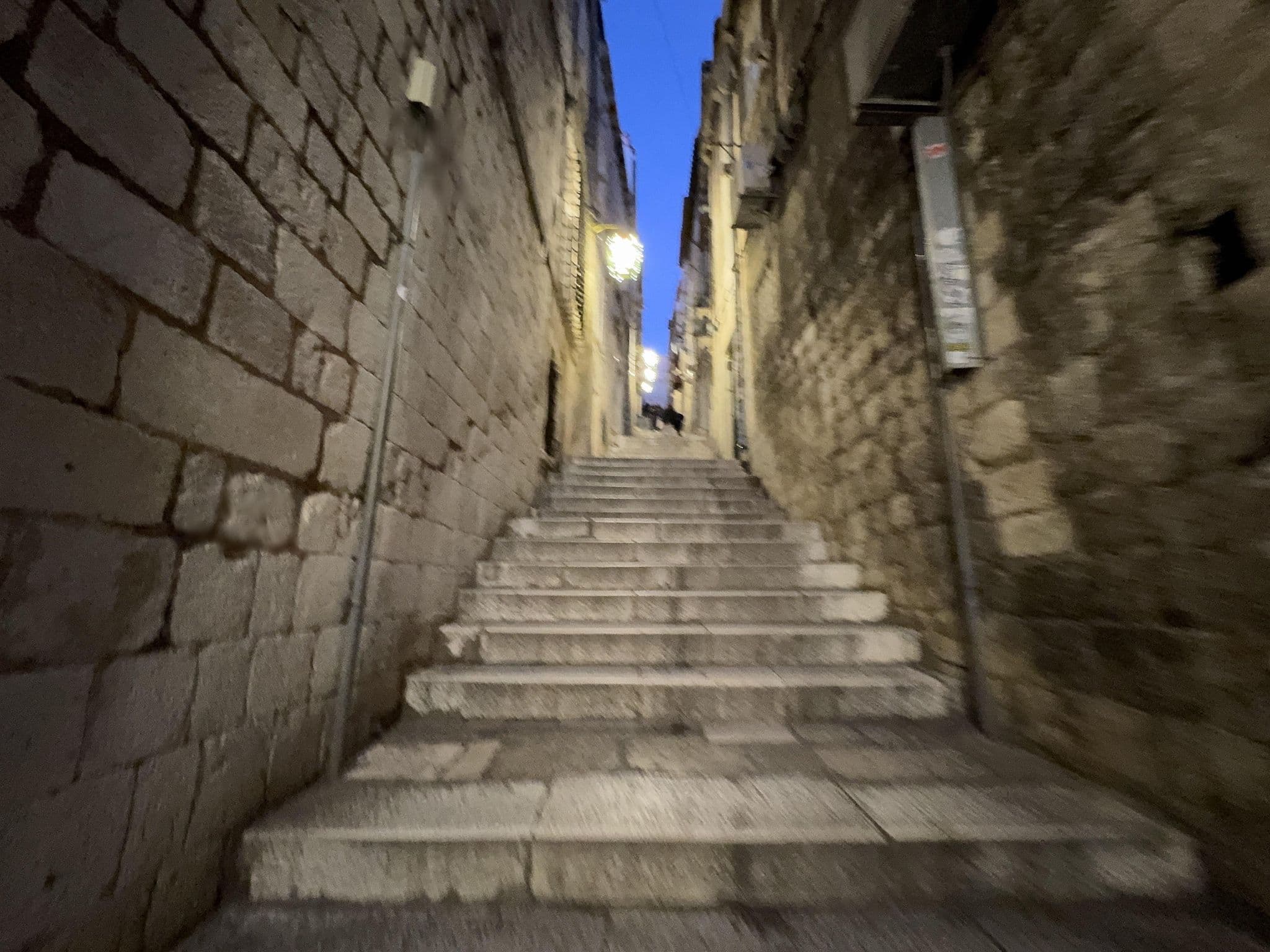 Street view near La Vita e Bella, Dubrovnik — © filipb (CC BY-SA · Mapillary)