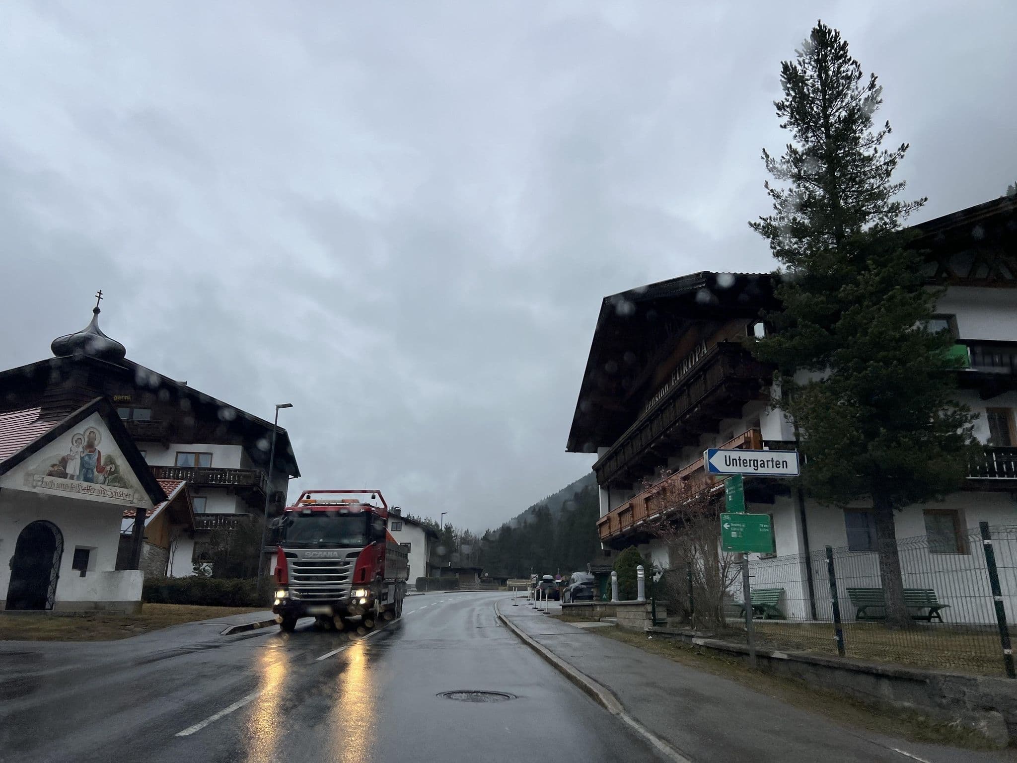 Street view near Hotel Restaurant Grieserhof, Lermoos — © ottor (CC BY-SA · Mapillary)