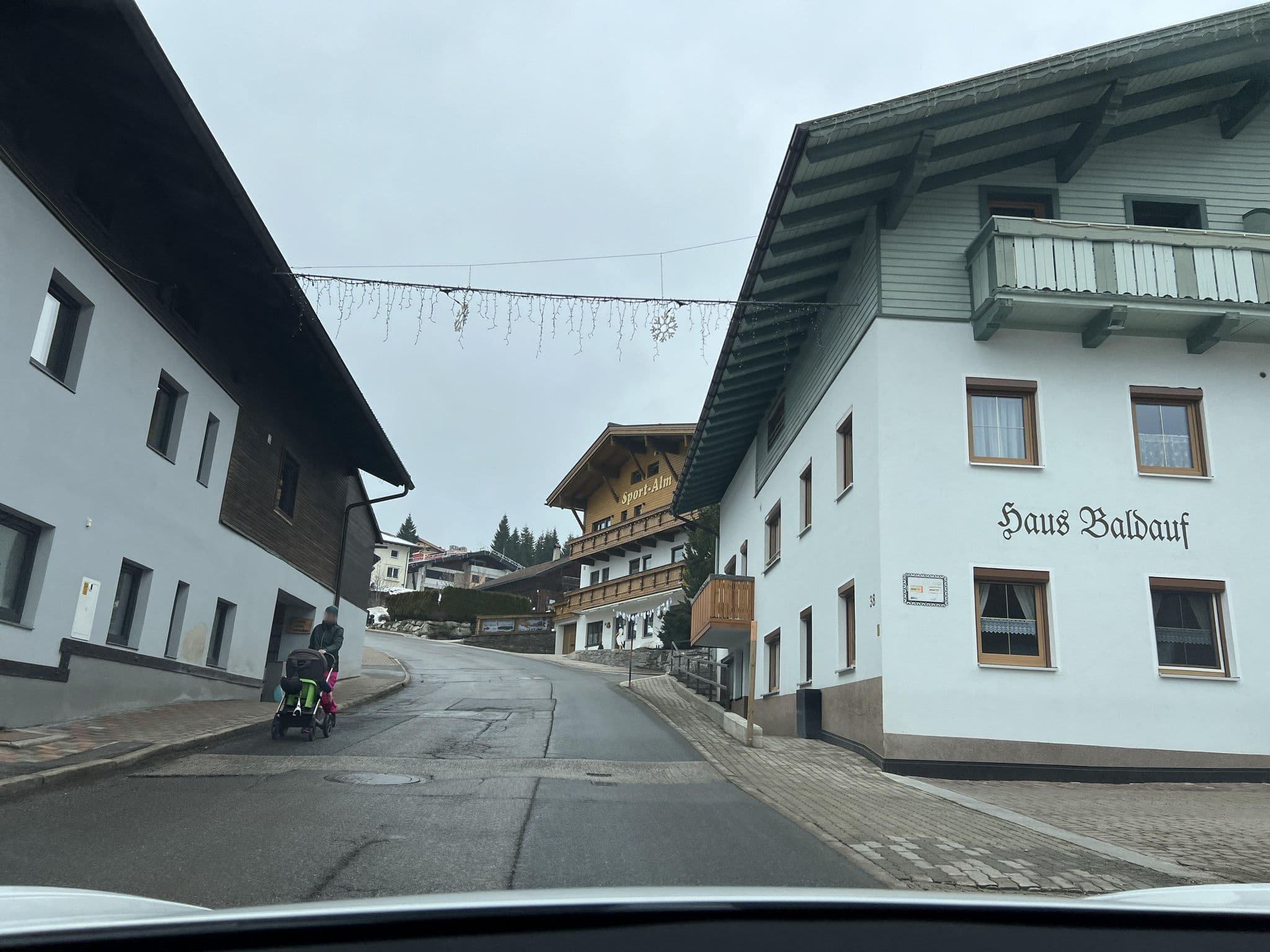 Street view near Alpen Lodge Berwang, Höfen — © ottor (CC BY-SA · Mapillary)