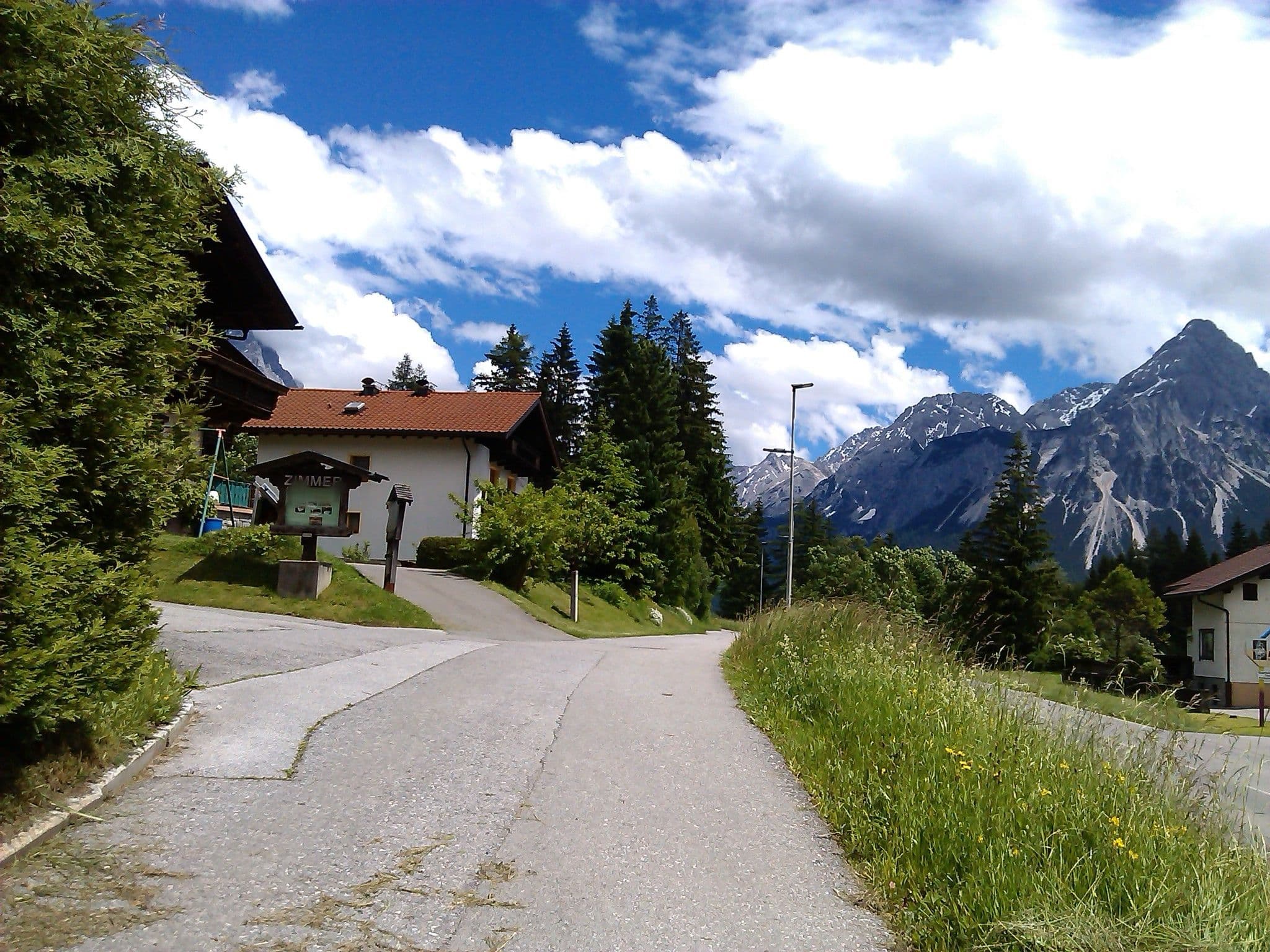 Street view near Gästehaus Luiseler, Lermoos — © changchun1 (CC BY-SA · Mapillary)