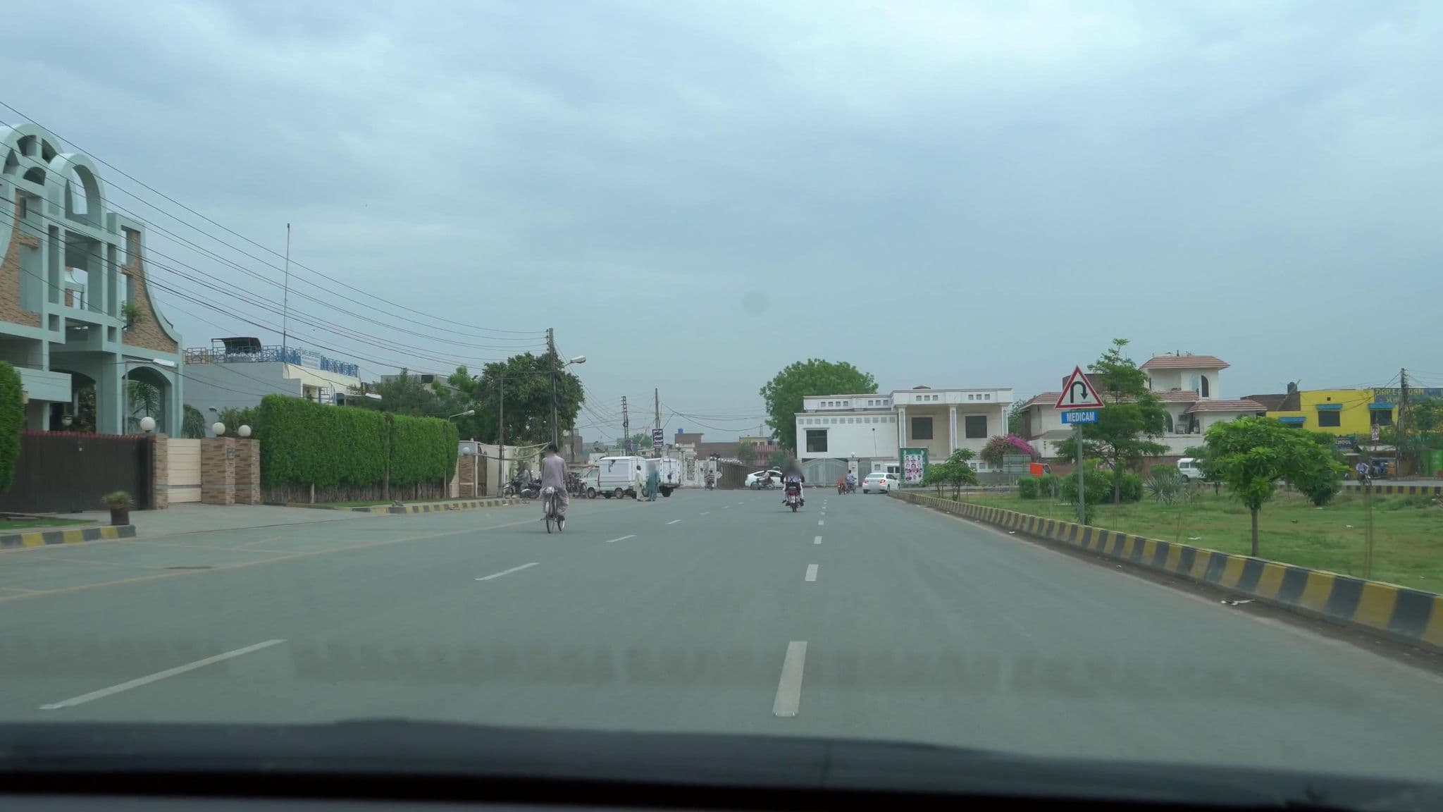 Street view near executive one hotel, Faisalabad — © cut (CC BY-SA · Mapillary)