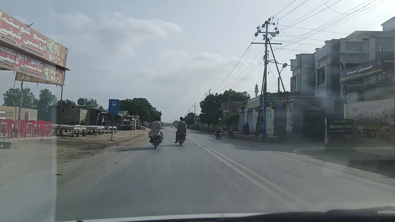 Street view near Qasimabad Model Goth (Doctors Boy Hostel )Al Tibri, Malir Cantonment — © roadroid (CC BY-SA · Mapillary)
