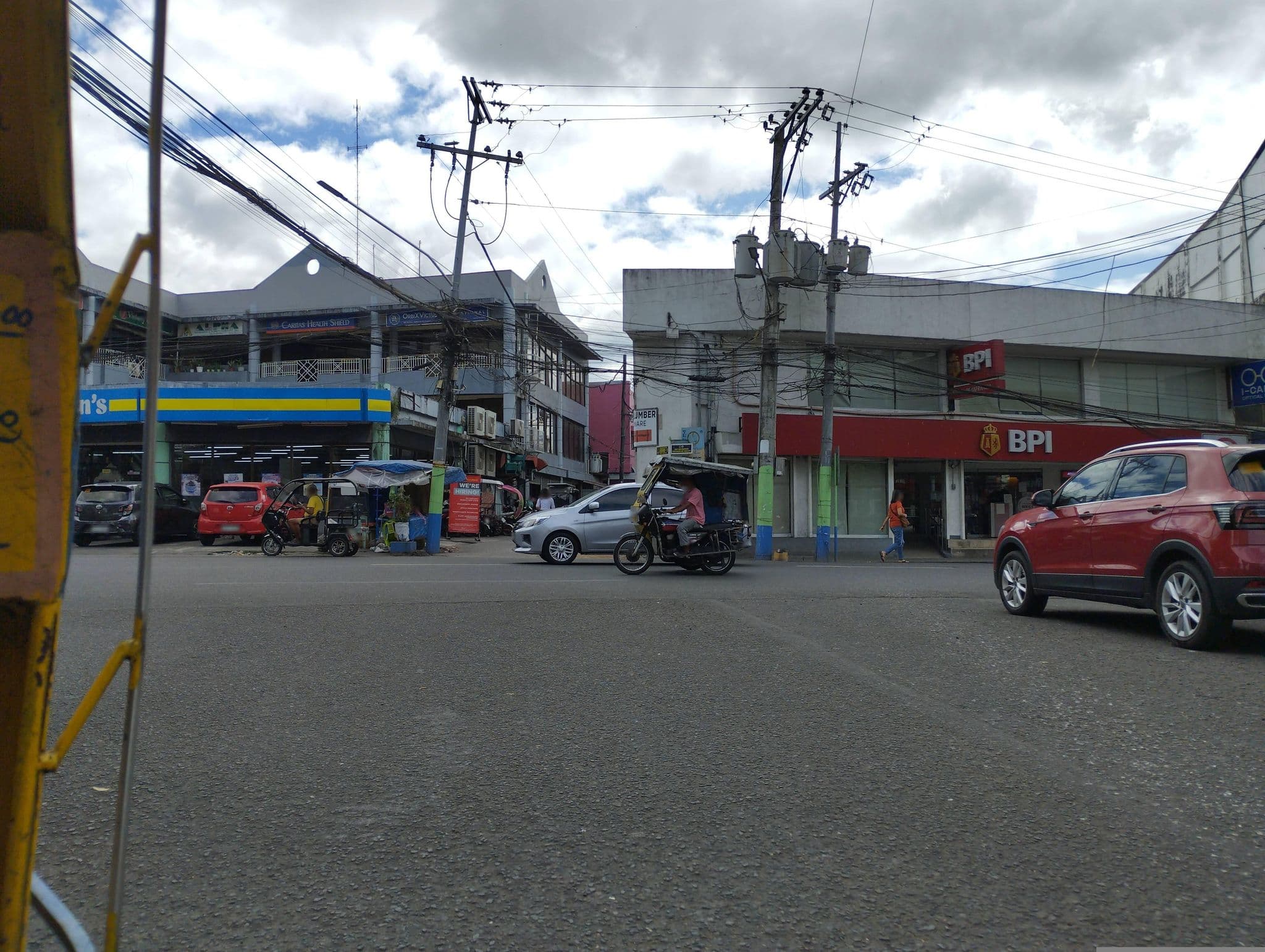 Street view near New Crown Hotel, Naga — © utteringmute (CC BY-SA · Mapillary)