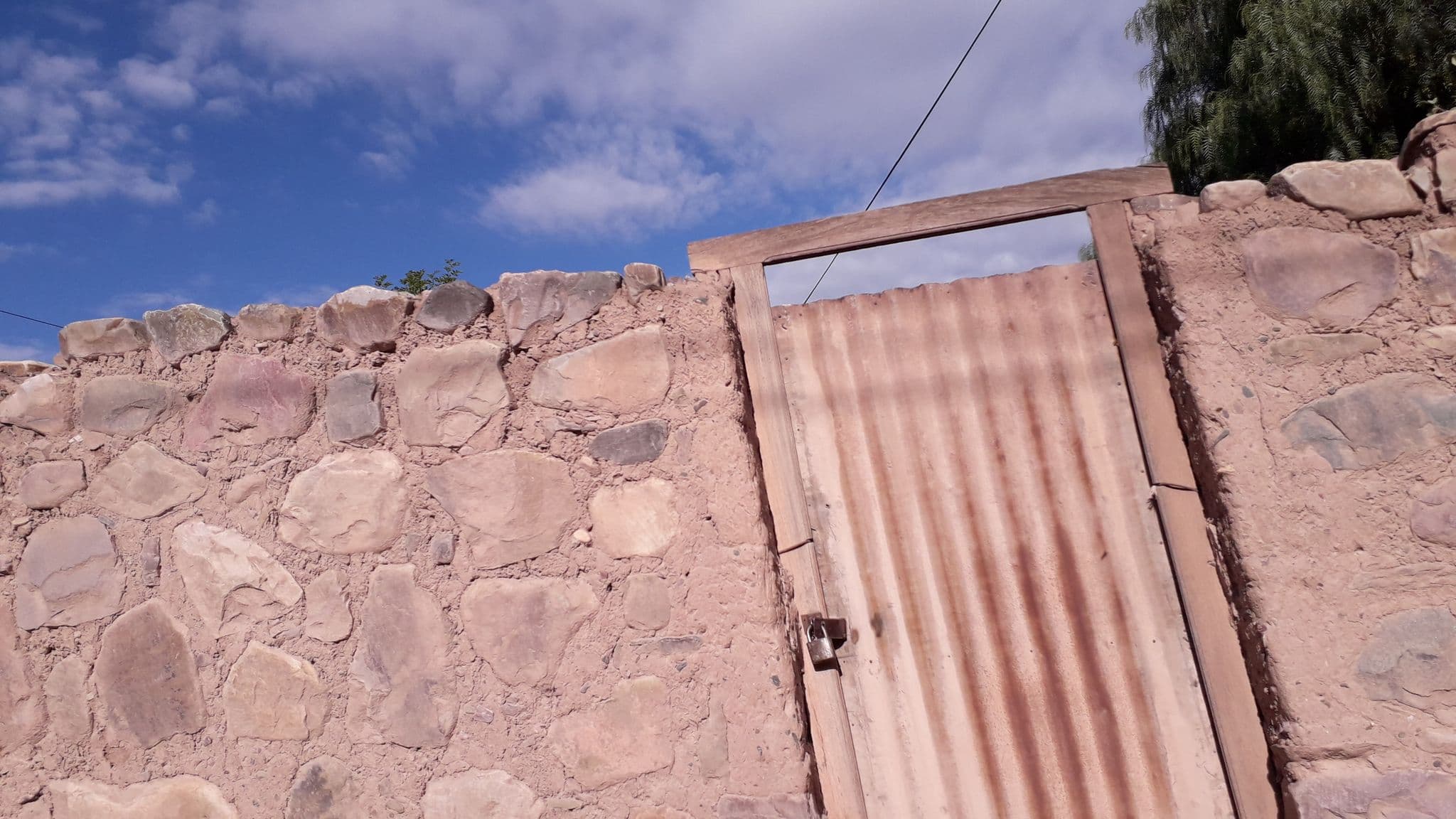 Street view near Posada de Luz, Tilcara — © brivadeneiraa (CC BY-SA · Mapillary)