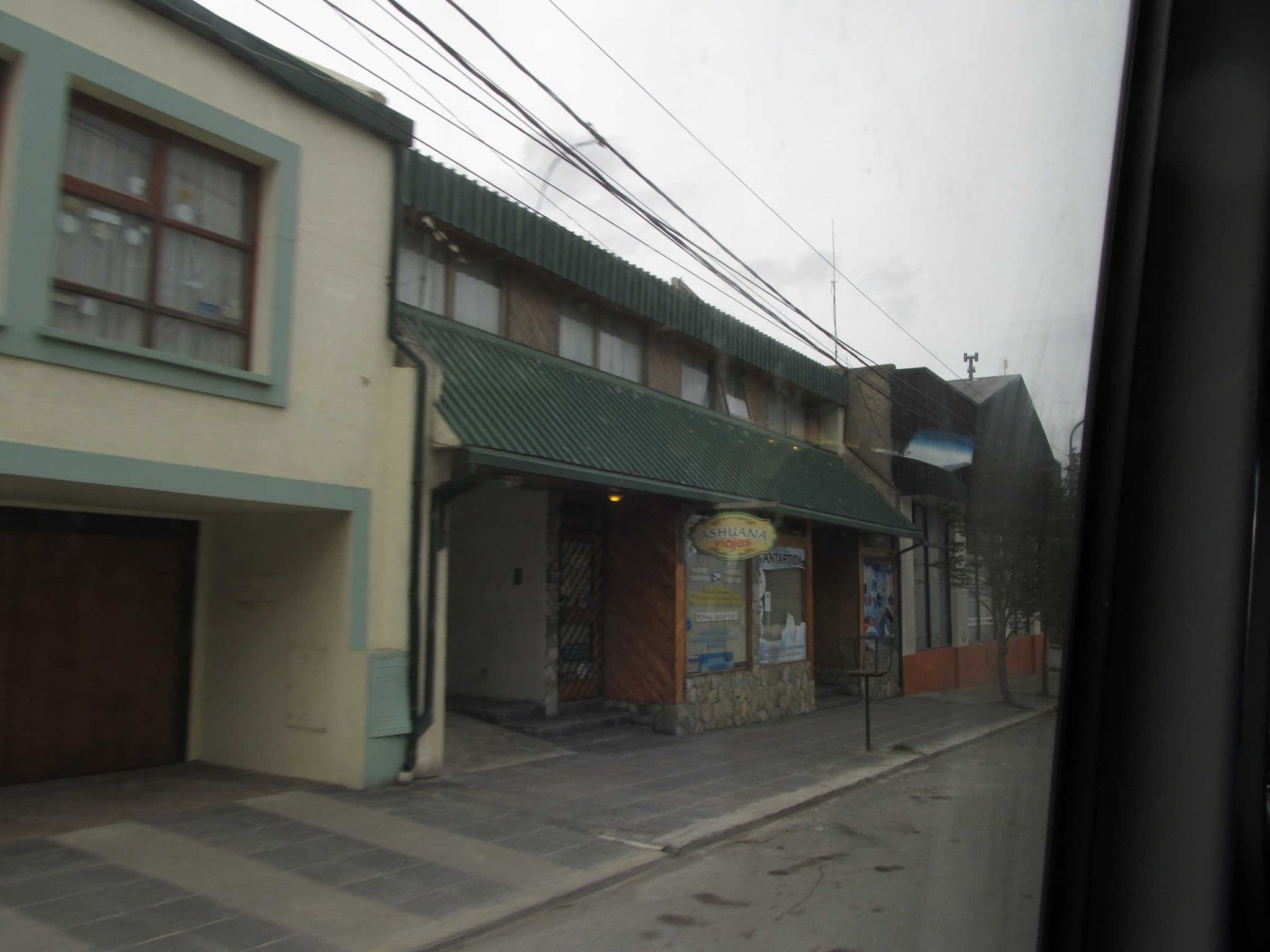 Street view near Yaghan Hostel Ushuaia, Ushuaia — © sk53 (CC BY-SA · Mapillary)