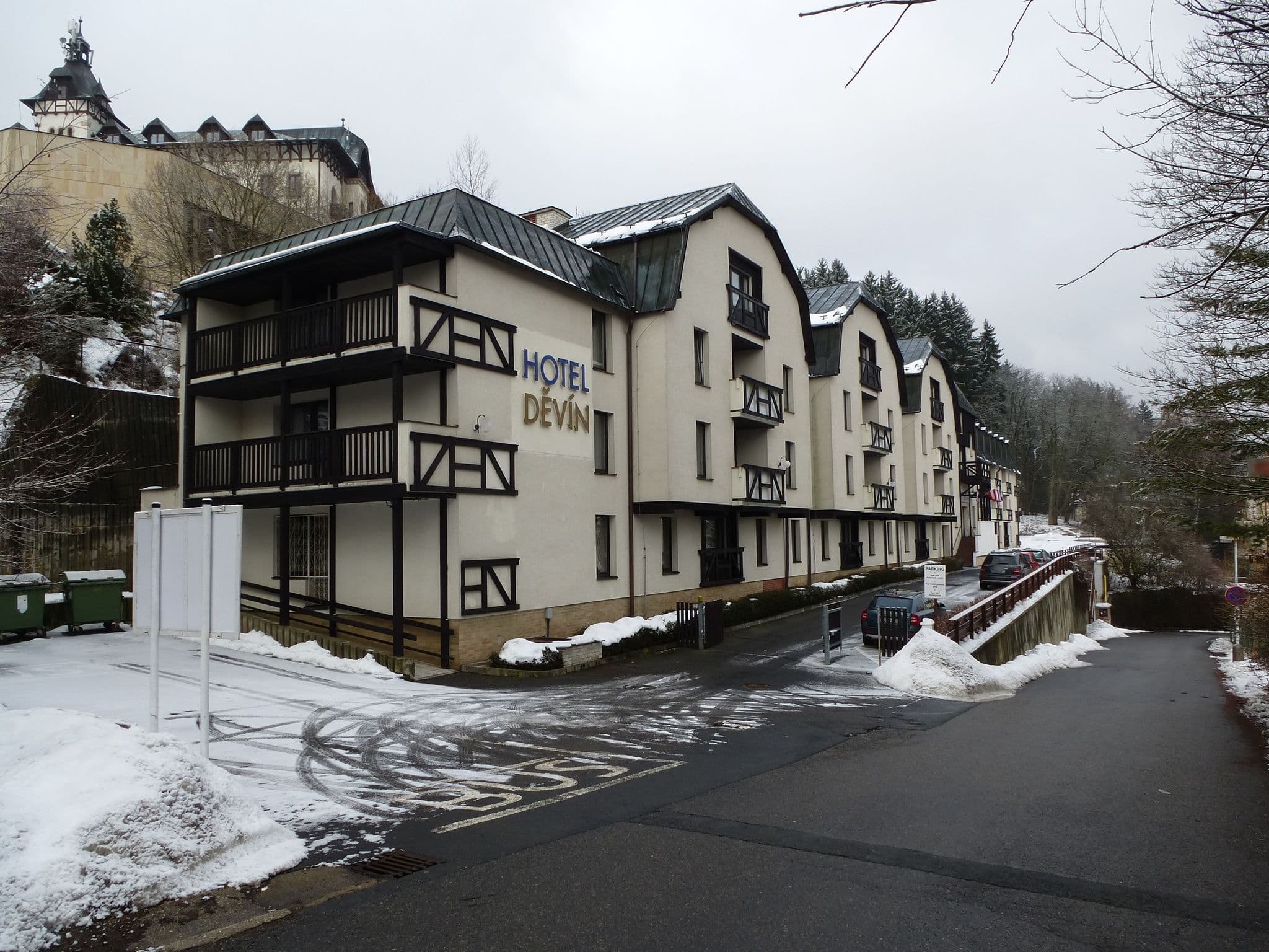 Street view near Spa Hotel Děvín, Mariánské Lázně — © akovt (CC BY-SA · Mapillary)